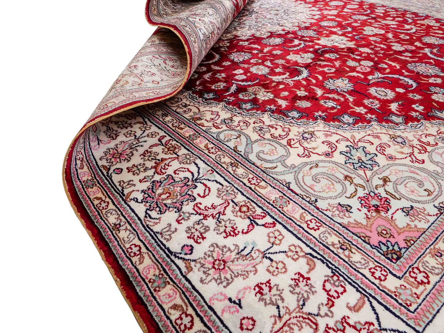 Feiner, handgeknüpfter, chinesischer Orientteppich mit Nain Design aus Kunstseide, rot, weiß, creme. 263x180 cm. Verkauf durch Jupiter Intl.