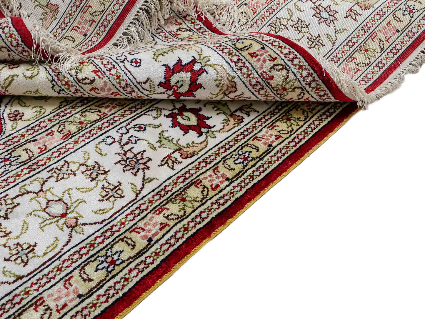 Feiner, handgeknüpfter, chinesischer Orientteppich mit Nain Design aus Kunstseide, rot, weiß, creme. 272x188 cm. Verkauf durch Jupiter Intl.