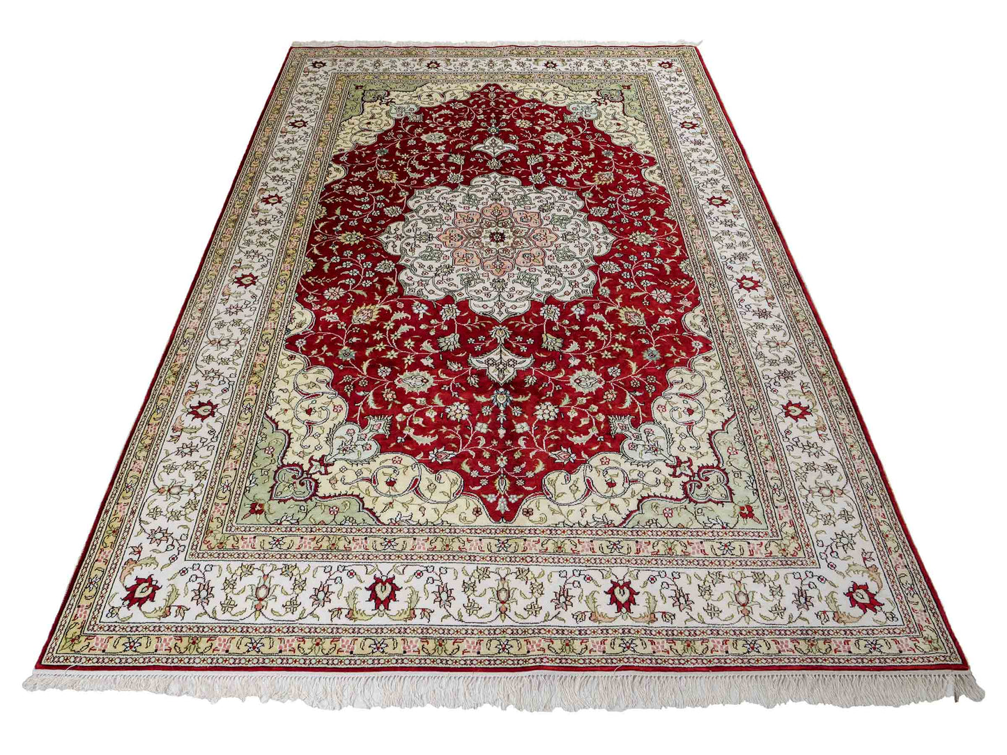 Feiner, handgeknüpfter, chinesischer Orientteppich mit Nain Design aus Kunstseide, rot, weiß, creme. 272x188 cm. Verkauf durch Jupiter Intl.