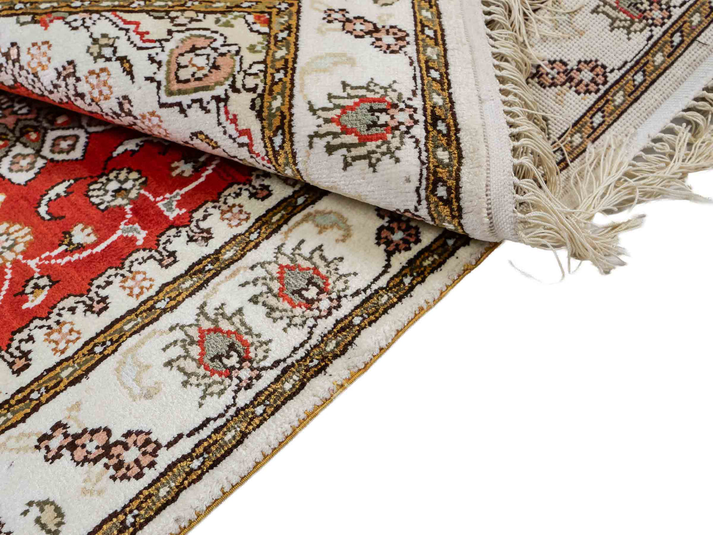 Feiner, handgeknüpfter, chinesischer Orientteppich mit Nain Design aus Kunstseide, rot, weiß, creme. 93x61 cm. Verkauf durch Jupiter Intl.