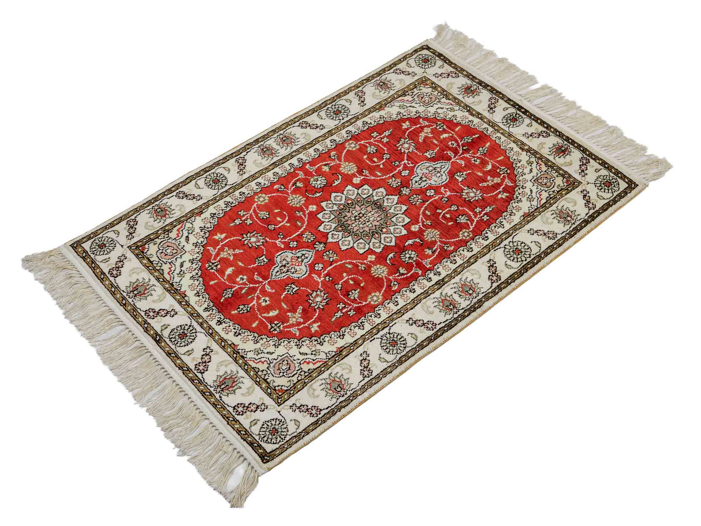 Feiner, handgeknüpfter, chinesischer Orientteppich mit Nain Design aus Kunstseide, rot, weiß, creme. 93x61 cm. Verkauf durch Jupiter Intl.