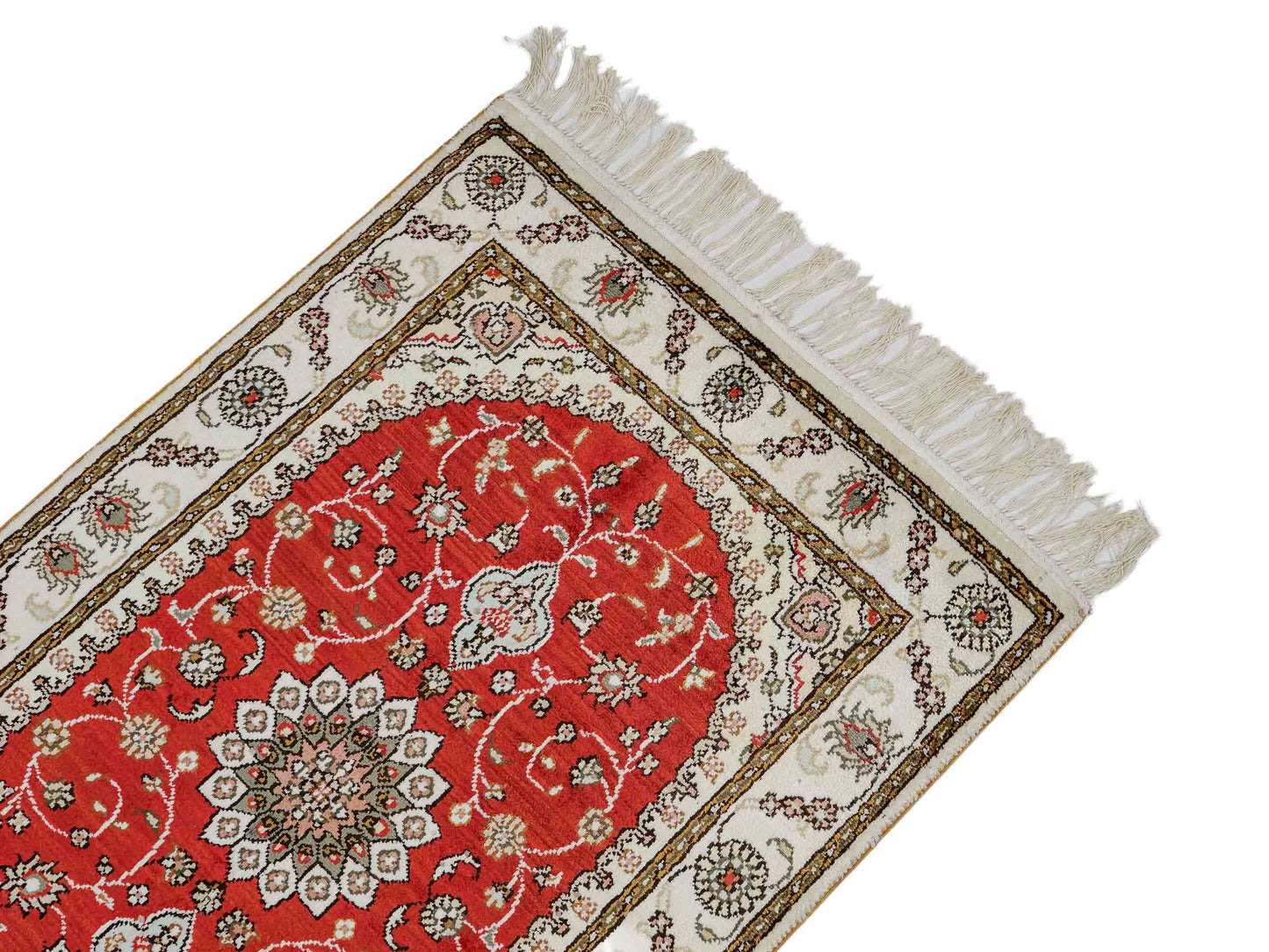 Feiner, handgeknüpfter, chinesischer Orientteppich mit Nain Design aus Kunstseide, rot, weiß, creme. 93x61 cm. Verkauf durch Jupiter Intl.