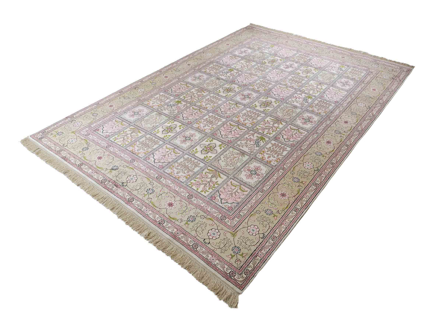 Sehr feiner, handgeknüpfter, chinesischer Orientteppich mit Hereke Design aus Viskose, creme, weiß, multicolor. 263x183 cm. Verkauf durch Jupiter Intl.