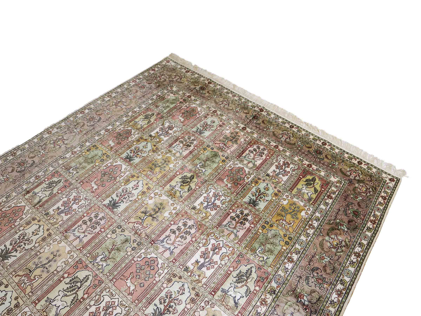 Sehr feiner, handgeknüpfter, chinesischer Orientteppich mit Hereke Design aus Viskose, creme, weiß, multicolor. 263x187 cm. Verkauf durch Jupiter Intl.
