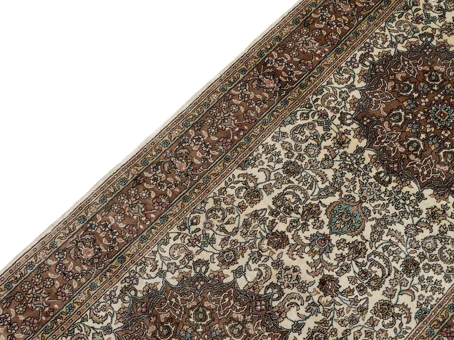 Sehr feiner, handgeknüpfter, chinesischer Orientteppich Läufer mit Ghom Design aus Viskose, creme, braun. 303x80 cm. Verkauf durch Jupiter Intl.