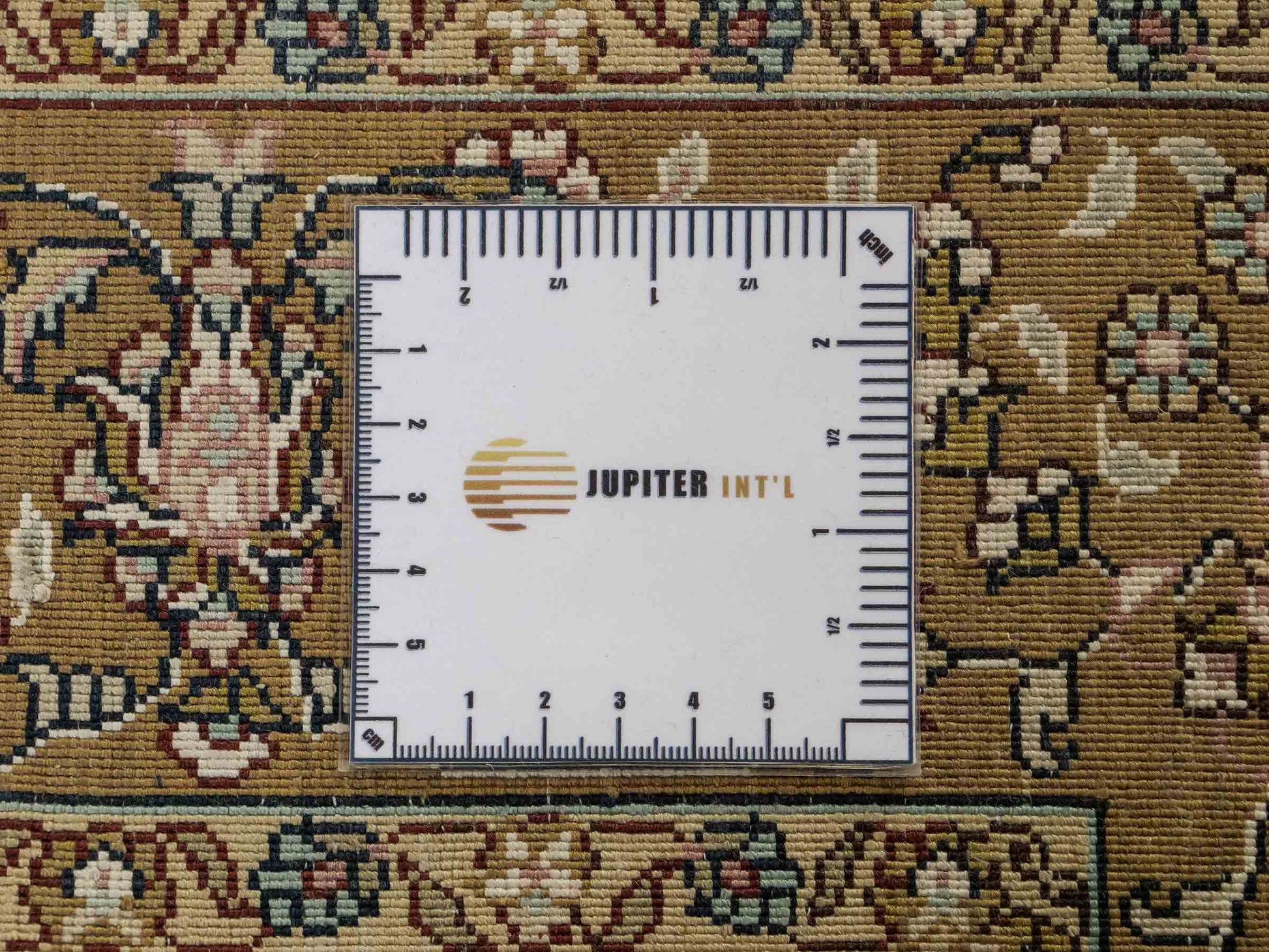 Sehr feiner, handgeknüpfter, chinesischer Orientteppich Läufer mit Ghom Design aus Viskose, creme, braun. 303x80 cm. Verkauf durch Jupiter Intl.
