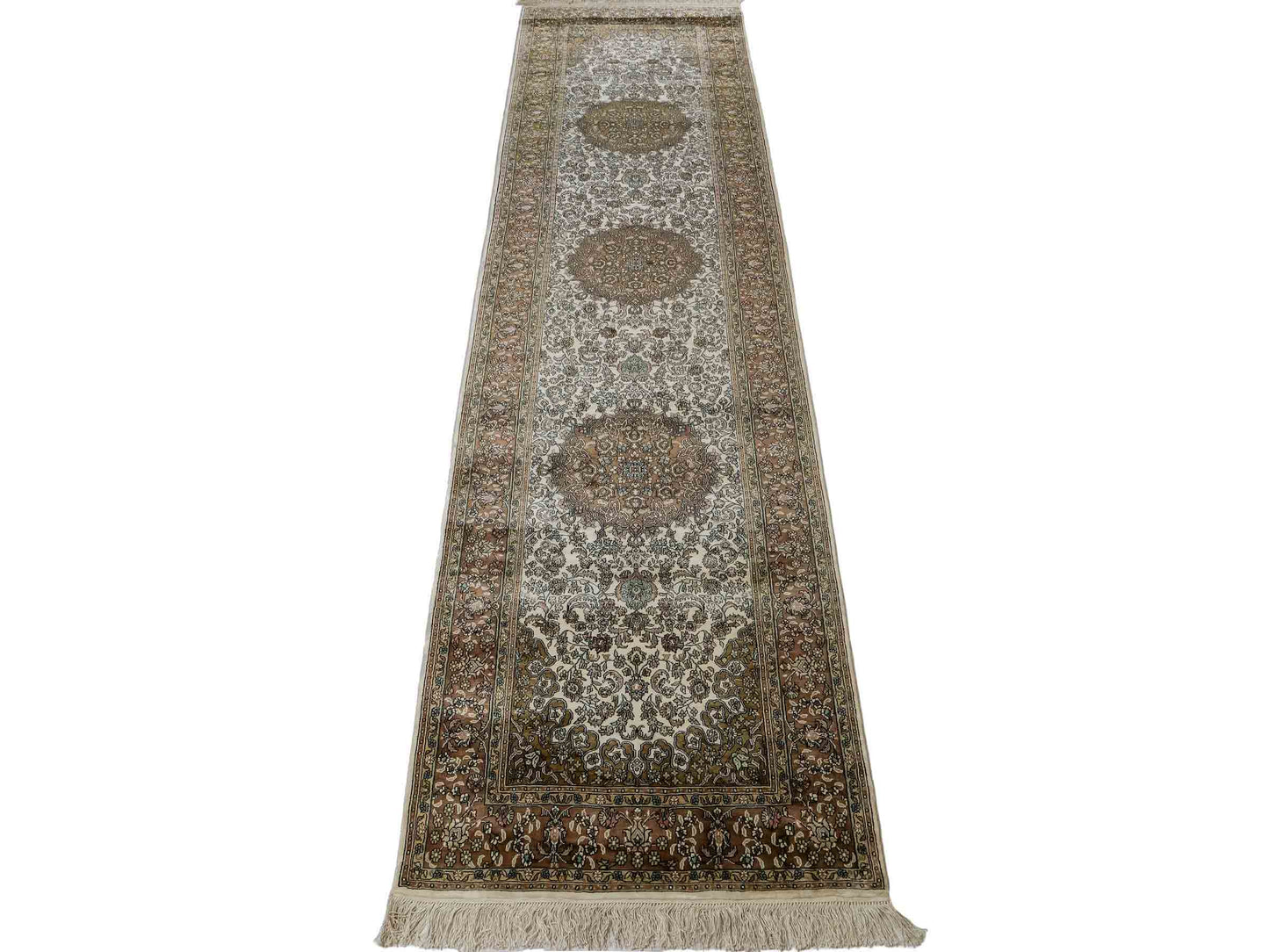 Sehr feiner, handgeknüpfter, chinesischer Orientteppich Läufer mit Ghom Design aus Viskose, creme, braun. 303x80 cm. Verkauf durch Jupiter Intl.