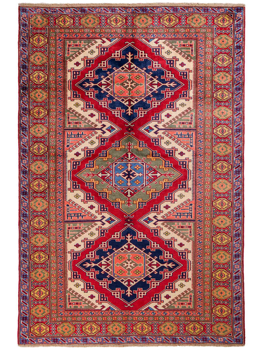 Handgeknüpfter, afghanischer Super Kazak Orientteppich aus Wolle von Khademi. Größe: 177 x 126 cm. Farbe: Rot, gelb, blau, cremeweiß. Verkauf durch JUPITER Intl.