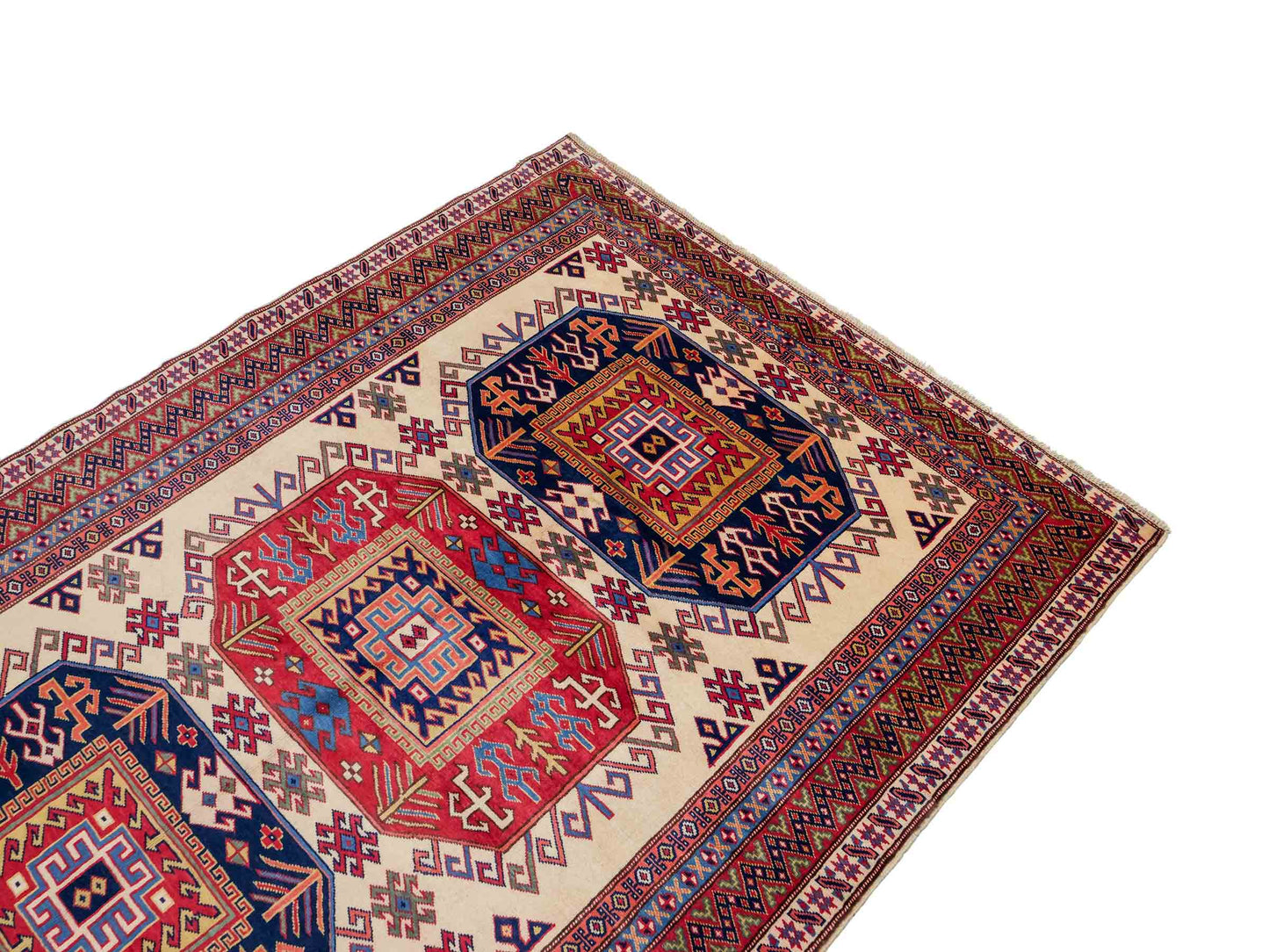 Handgeknüpfter, afghanischer Super Kazak Orientteppich aus Wolle von Khademi. Größe: 182 x 125 cm. Farbe: Cremeweiß, rot, blau, cremeweiß. Verkauf durch JUPITER Intl.
