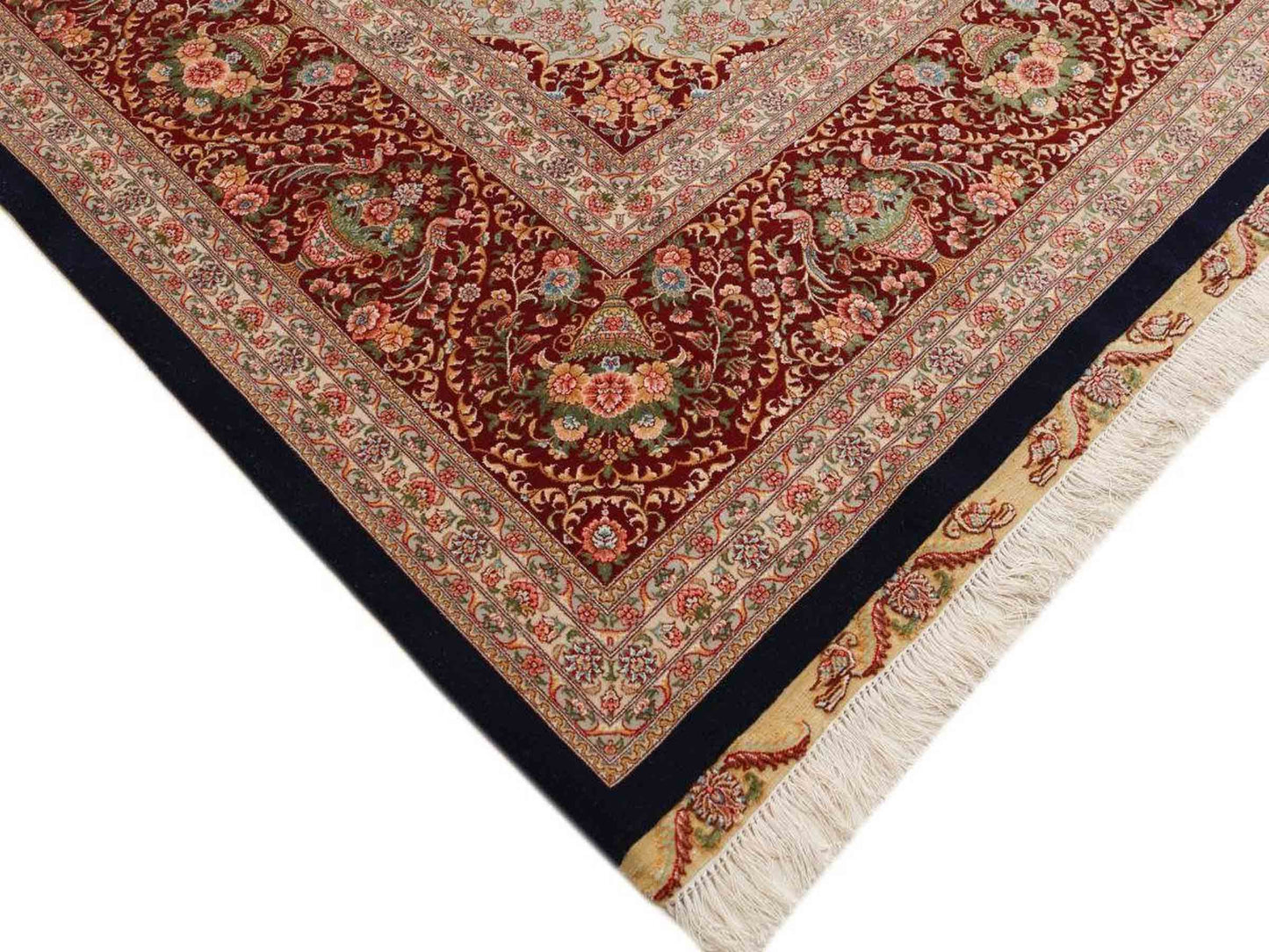 Sehr feiner, handgeknüpfter Khademi Orientteppich mit Täbriz Design aus Wolle mit Seide, blau, rot. 430x307 cm. Vertrieb durch Jupiter Intl.
