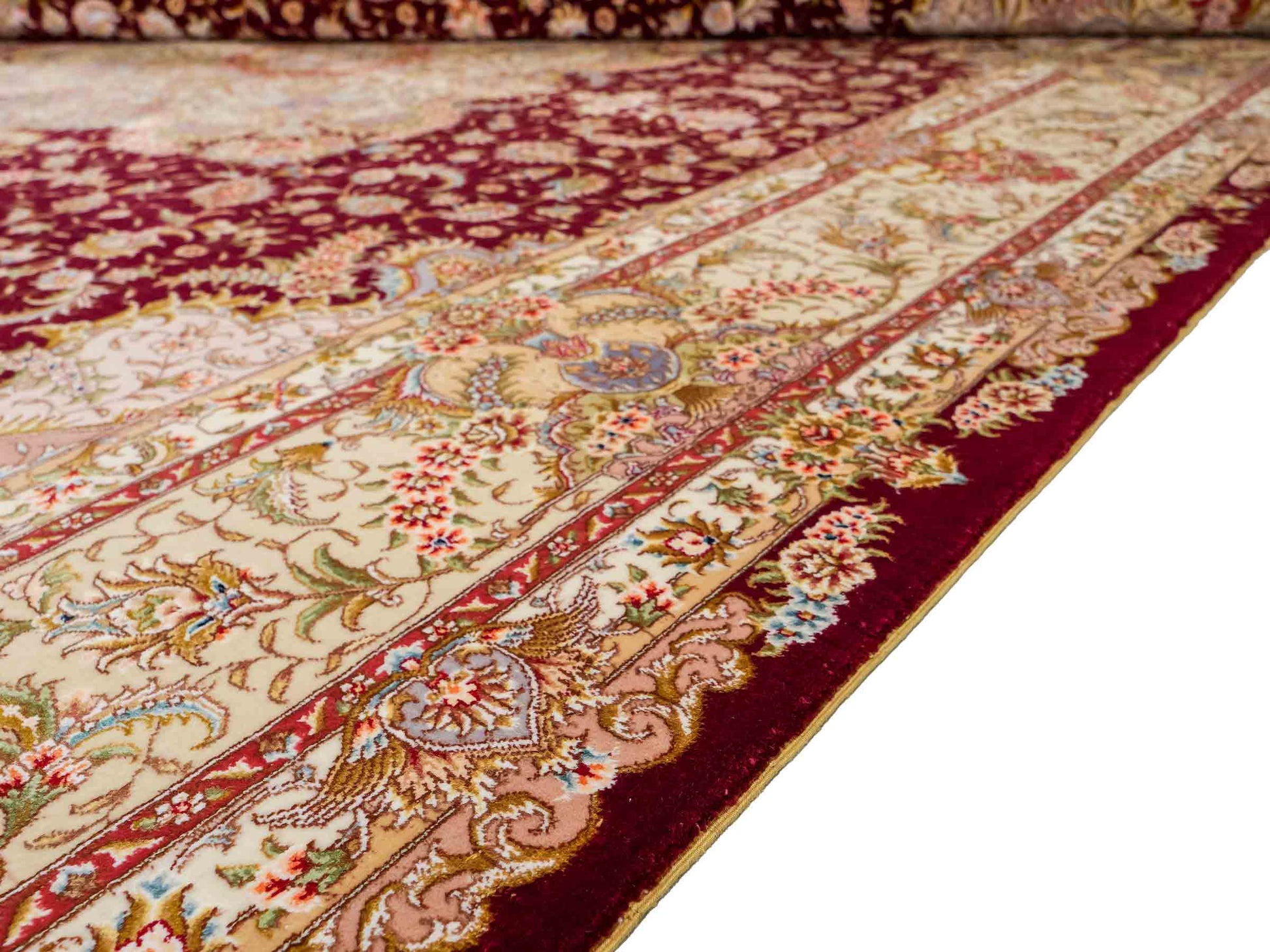 Sehr feiner, handgeknüpfter Khademi Orientteppich mit Täbriz Design aus Wolle mit Seide, creme, gold, rot. 294x207 cm. Vertrieb durch Jupiter Intl.
