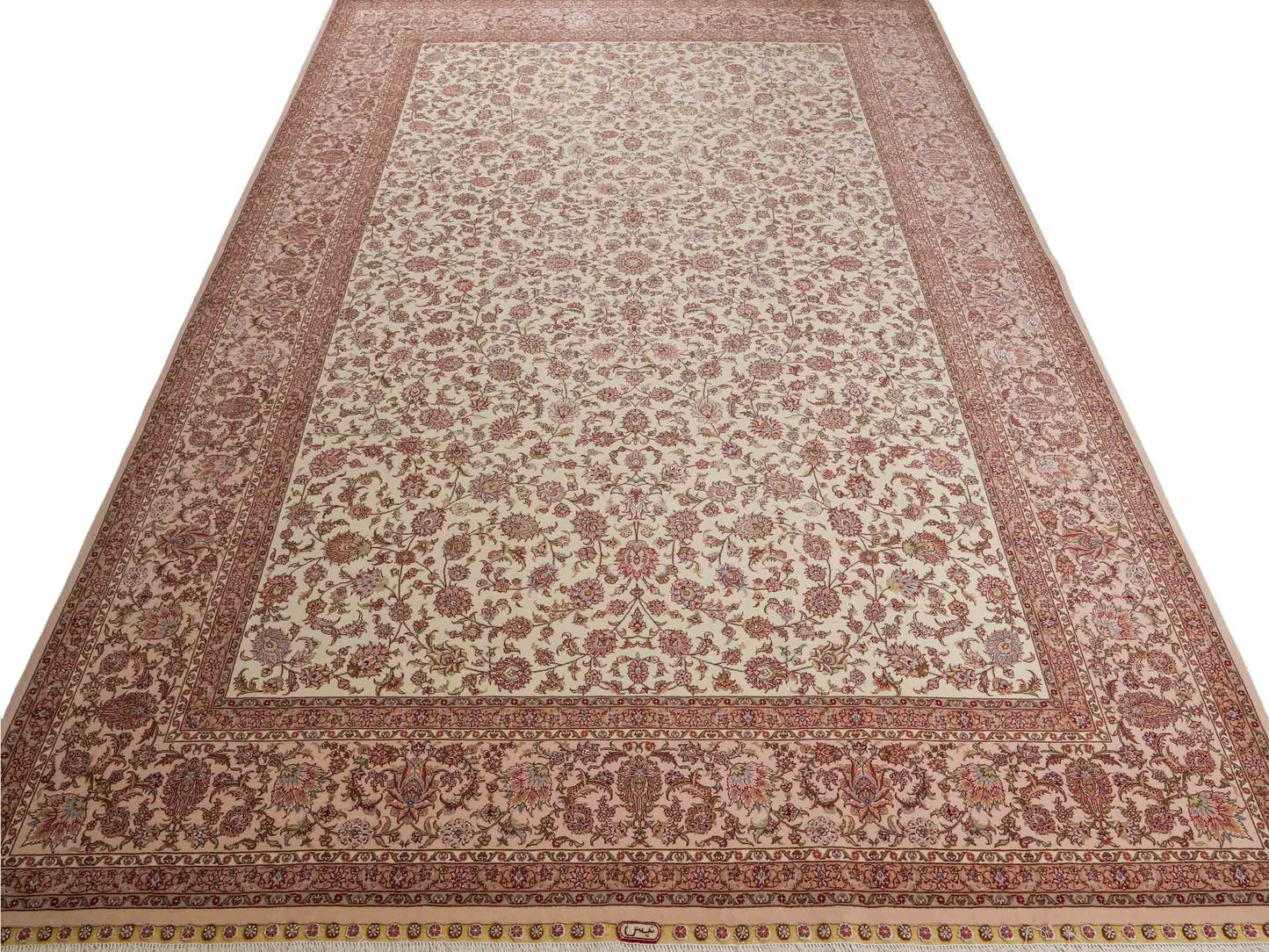 Sehr feiner, handgeknüpfter Khademi Orientteppich mit Täbriz Design aus Wolle mit Seide, creme, weiß, lachs. 304x207 cm. Vertrieb durch Jupiter Intl.