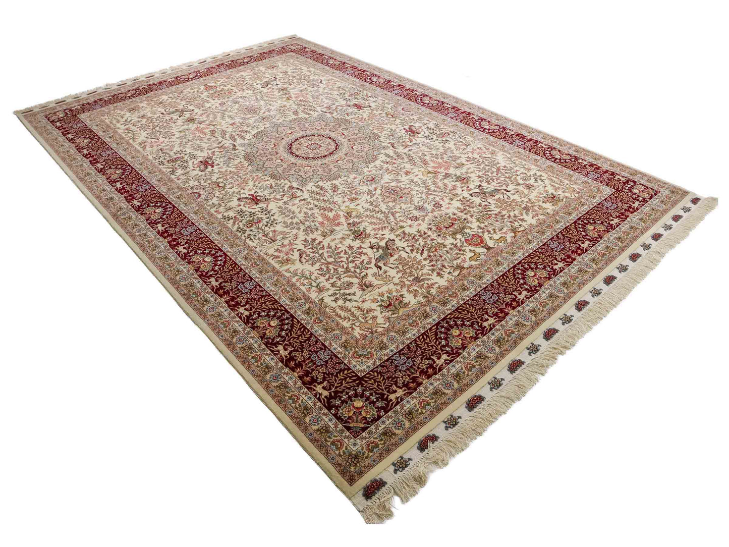 Sehr feiner, handgeknüpfter Khademi Orientteppich mit Täbriz Design aus Wolle mit Seide, creme, weiß, rot. 304x207 cm. Vertrieb durch Jupiter Intl.