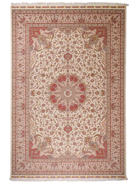 Sehr feiner, handgeknüpfter Khademi Orientteppich mit Täbriz Design aus Wolle mit Seide, creme, rosa. 306x206 cm. Vertrieb durch Jupiter Intl.