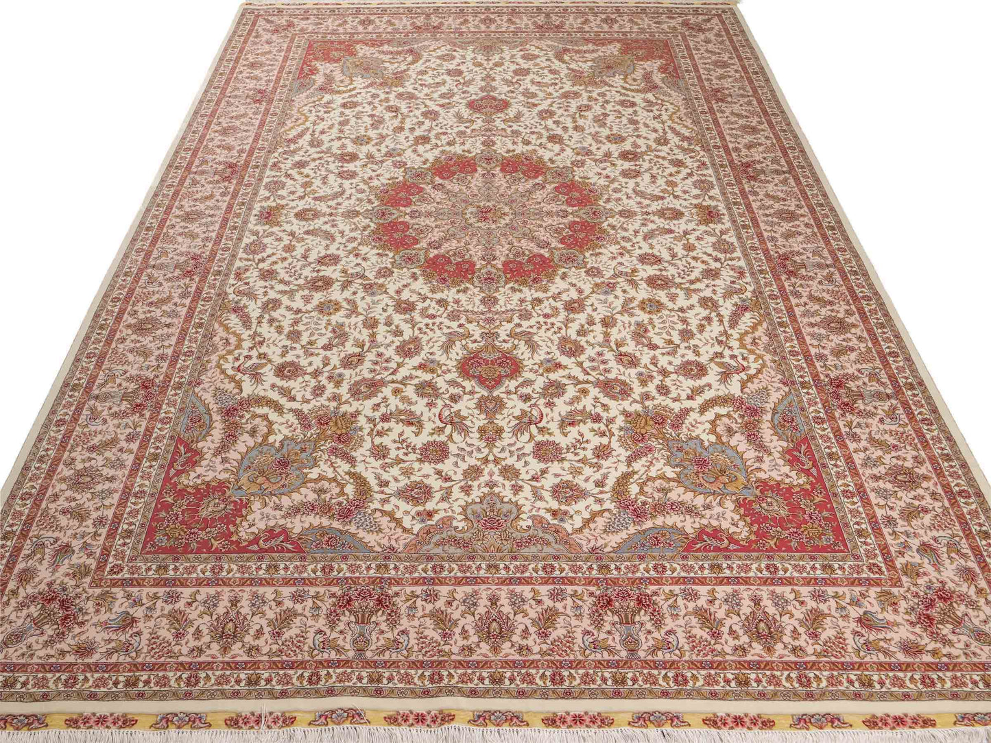 Sehr feiner, handgeknüpfter Khademi Orientteppich mit Täbriz Design aus Wolle mit Seide, creme, rosa. 306x206 cm. Vertrieb durch Jupiter Intl.