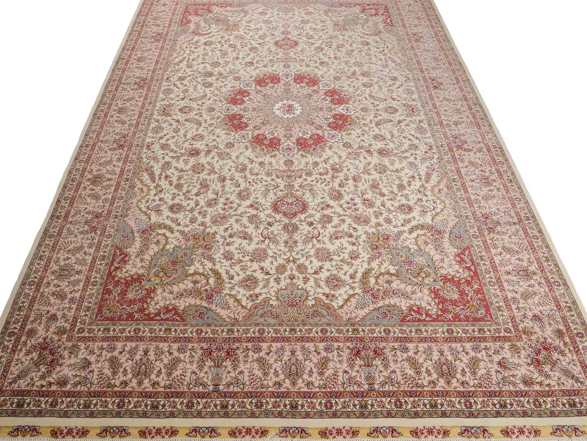 Sehr feiner, handgeknüpfter Khademi Orientteppich mit Täbriz Design aus Wolle mit Seide, creme, rosa. 306x206 cm. Vertrieb durch Jupiter Intl.