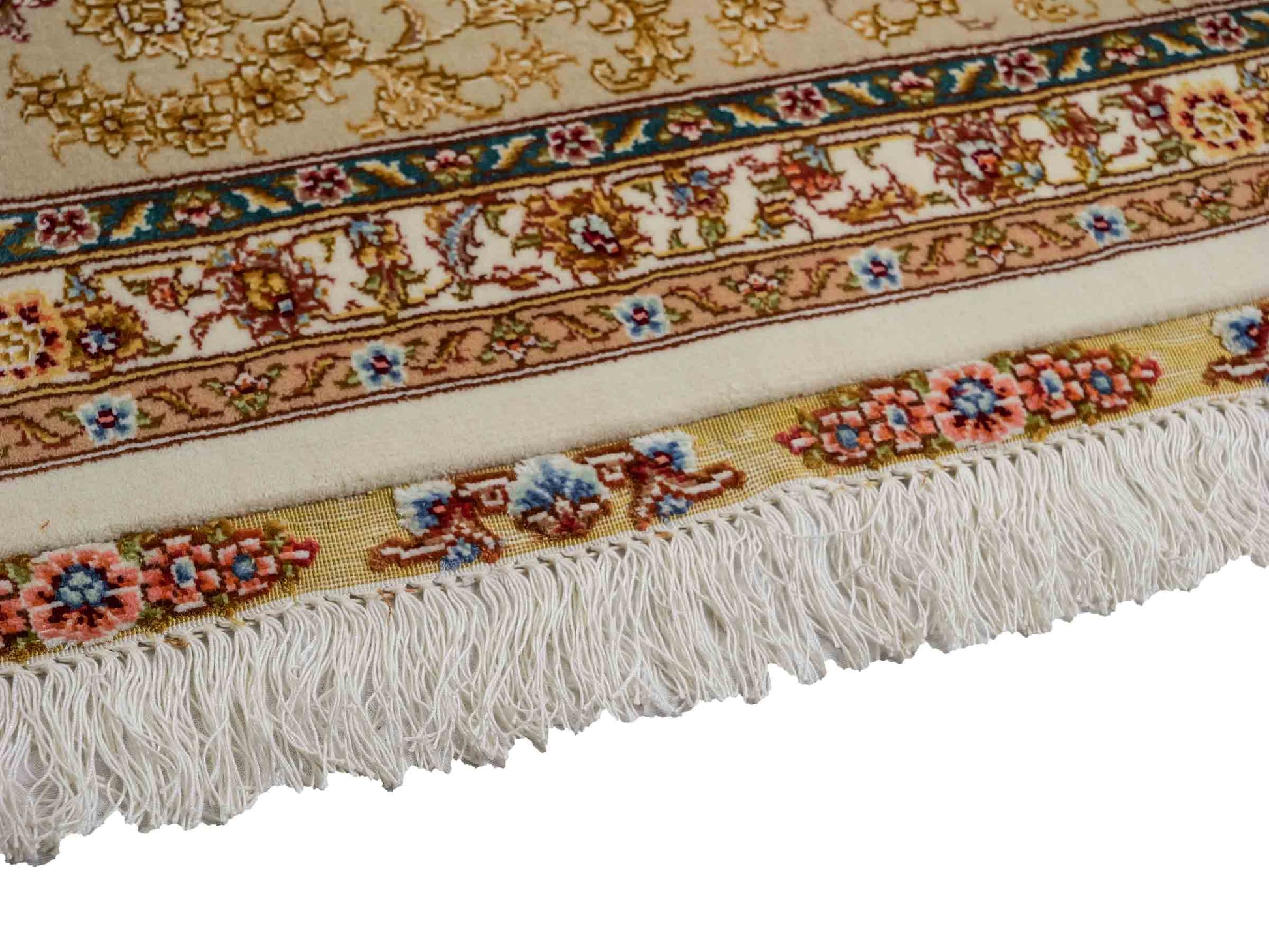 Sehr feiner, hangeknüpfter Khademi Orientteppich mit Täbriz Design aus Wolle mit Seide, creme, beige, gold. 358x258 cm. 358x258 cm. Vertrieb durch Jupiter Intl.