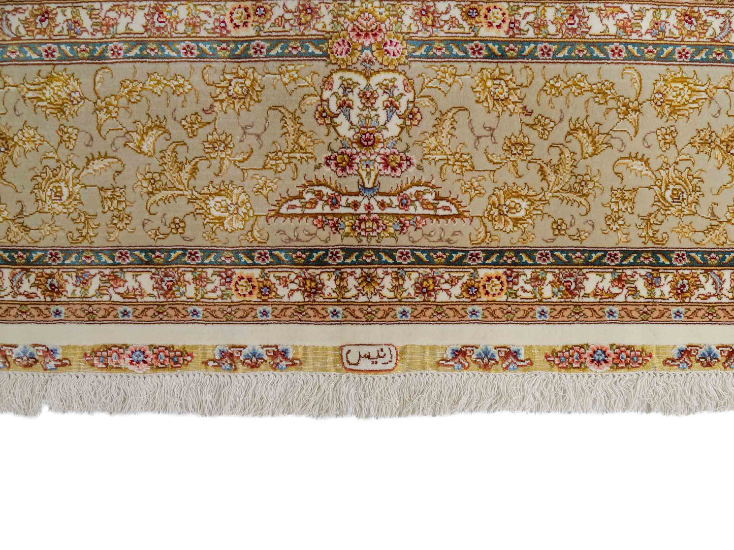 Sehr feiner, hangeknüpfter Khademi Orientteppich mit Täbriz Design aus Wolle mit Seide, creme, beige, gold. 358x258 cm. 358x258 cm. Vertrieb durch Jupiter Intl.