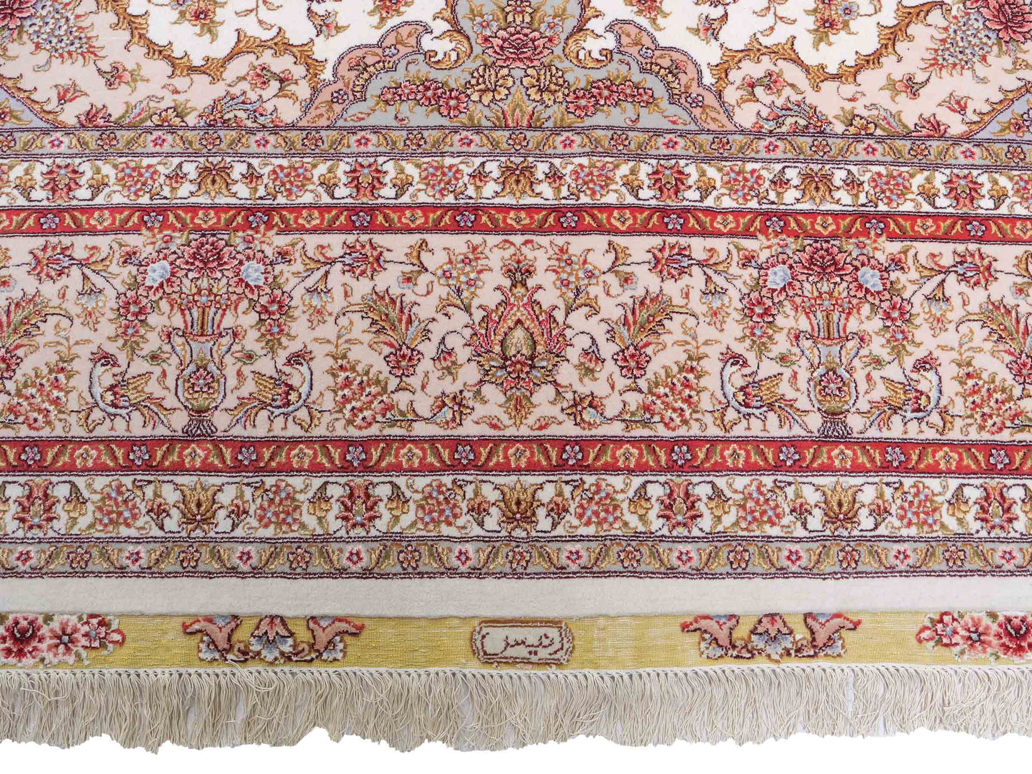 Sehr feiner, handgeknüpfter Khademi Orientteppich mit Täbriz Design aus Wolle mit Seide, creme. 360x258 cm. Vertrieb durch Jupiter Intl.