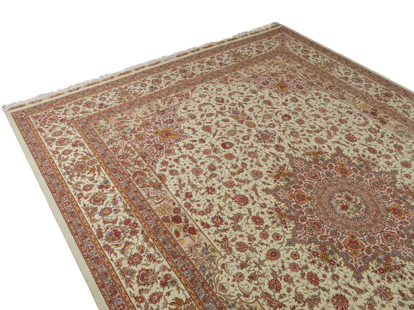 Sehr feiner, handgeknüpfter Khademi Orientteppich mit Täbriz Design aus Wolle mit Seide, beige und creme. 372x258 cm. Vertrieb durch Jupiter Intl.