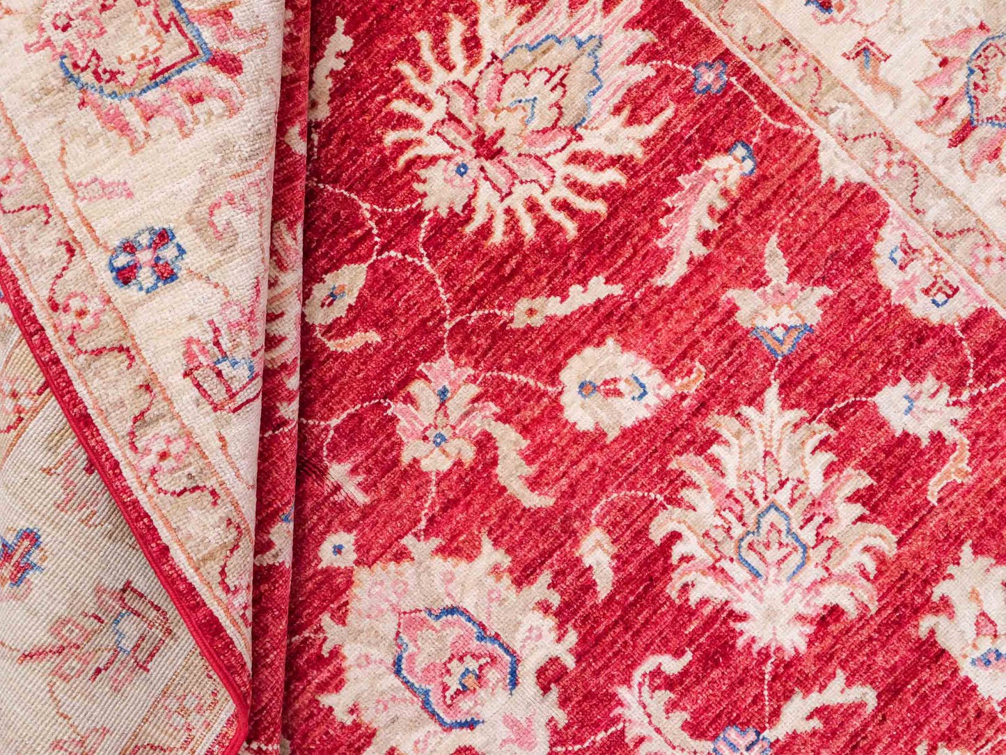 Feiner, handgeknüpfter Ziegler Farahan Chobi Orientteppich aus reiner Wolle mit Allover-Muster von Khademi. Größe: 197 x 154 cm. Farbe: Rot, gold. RB3-1882. Ursprung: Afghanistan. Verkauf durch JUPITER Intl.