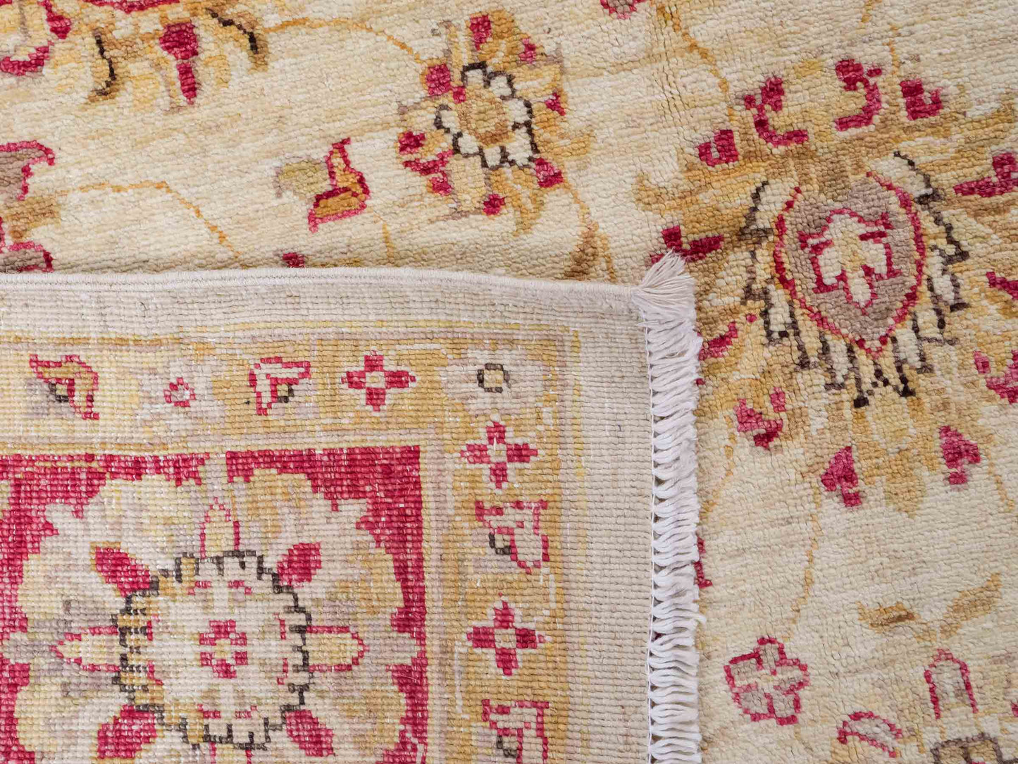 Feiner, handgeknüpfter Ziegler Farahan Chobi Orientteppich aus reiner Wolle mit Allover-Muster von Khademi. Größe: 256 x 173 cm. Farbe: Beige, gold, rot. RB3-315. Ursprung: Afghanistan. Verkauf durch JUPITER Intl.
