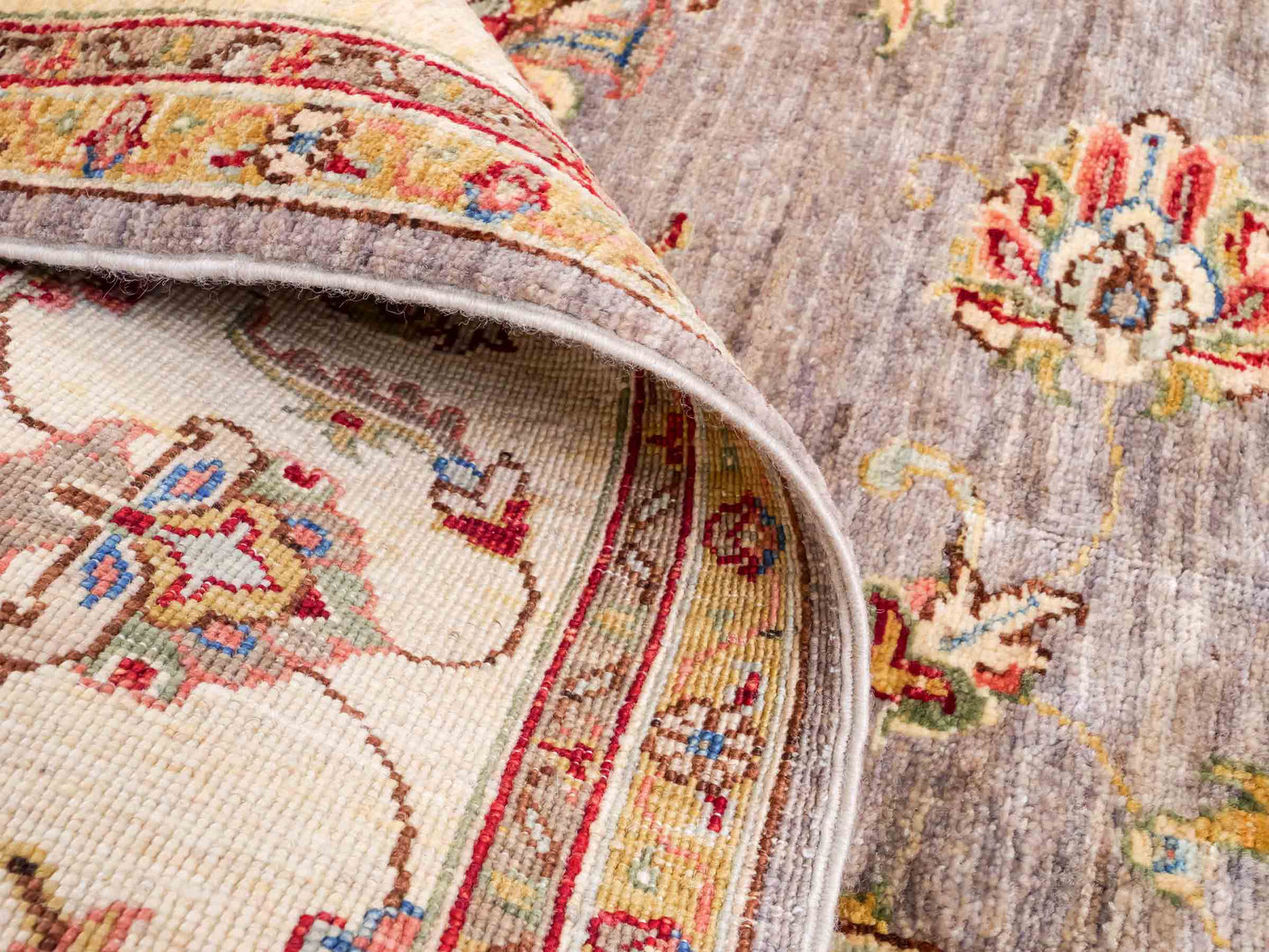 Feiner, handgeknüpfter Ziegler Farahan Chobi Orientteppich aus reiner Wolle mit Allover-Muster von Khademi. Größe: 296 x 206 cm. Farbe: Grau, gold. RB3-1038. Ursprung: Afghanistan. Verkauf durch JUPITER Intl.