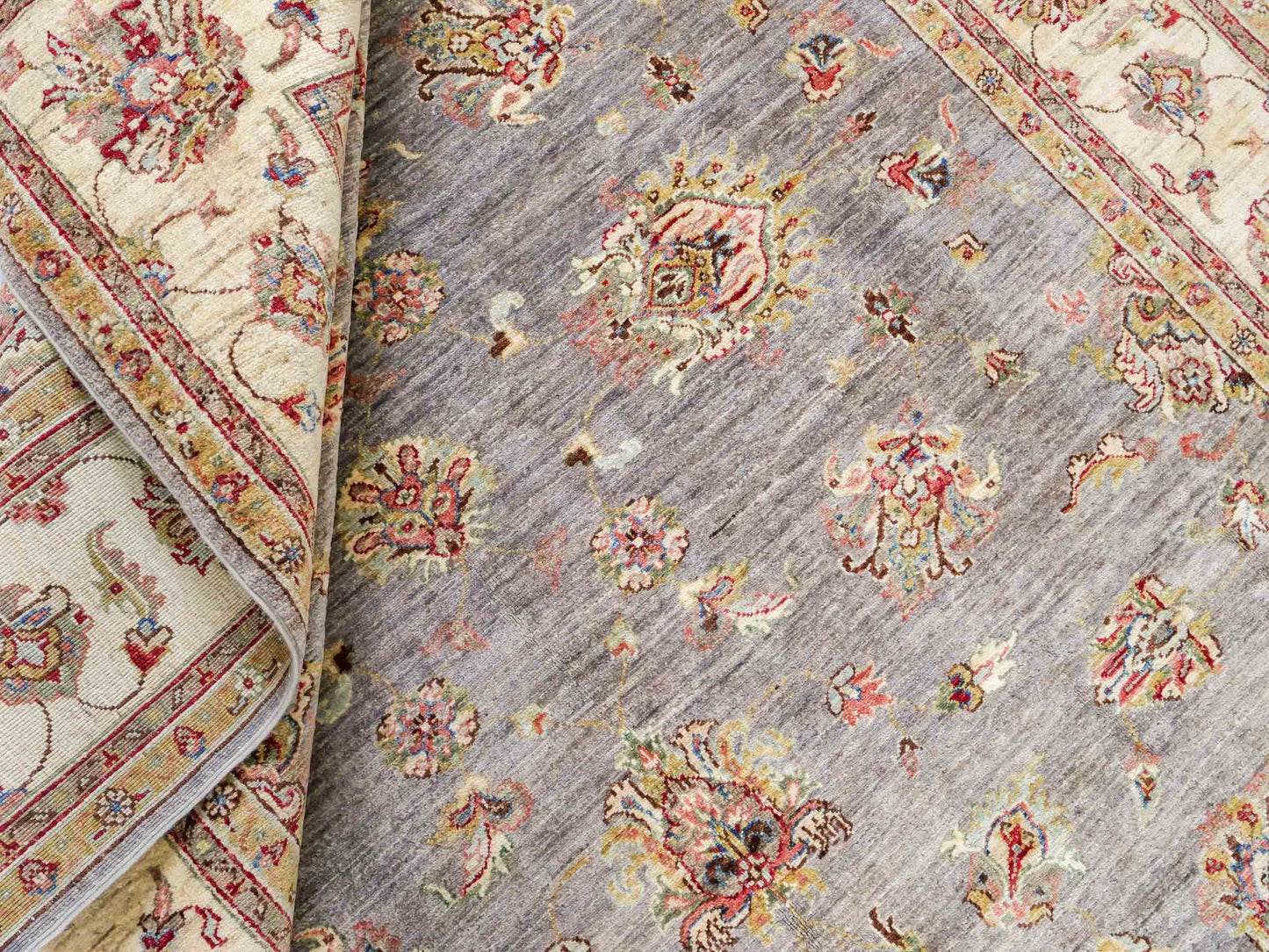 Feiner, handgeknüpfter Ziegler Farahan Chobi Orientteppich aus reiner Wolle mit Allover-Muster von Khademi. Größe: 296 x 206 cm. Farbe: Grau, gold. RB3-1038. Ursprung: Afghanistan. Verkauf durch JUPITER Intl.