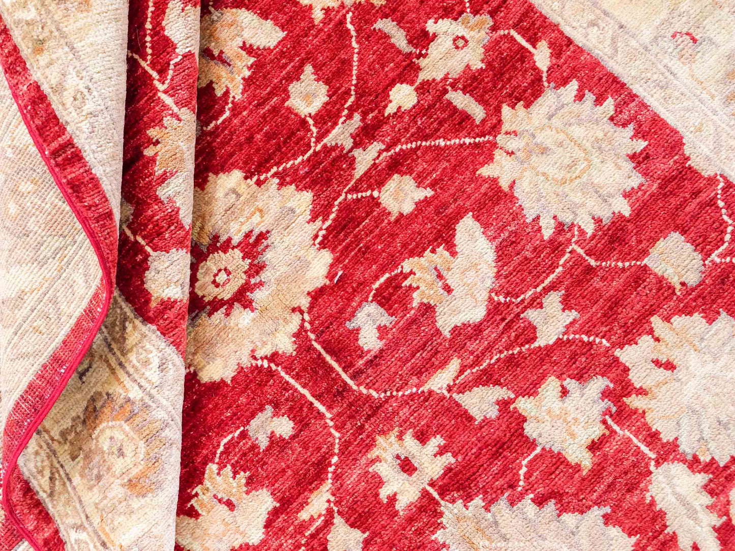 Handgeknüpfter, afghanischer Ziegler Farahan Orientteppich aus Wolle von Khademi. Größe: 191 x 122 cm. Farbe: Rot, beige, gold. Verkauf durch JUPITER Intl.