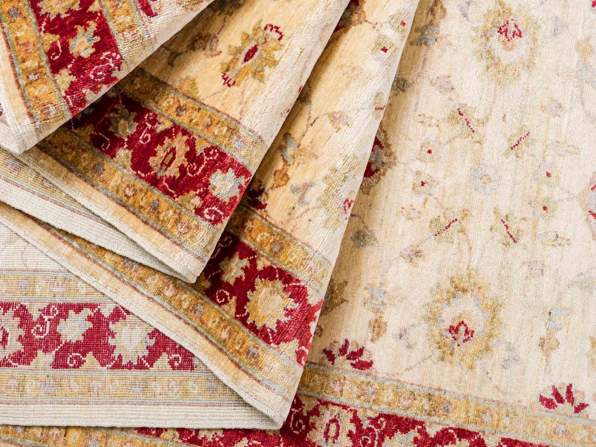 Handgeknüpfter, afghanischer Ziegler Farahan Orientteppich aus Wolle von Khademi. Größe: 588 x 104 cm, Läufer. Farbe: Beige, rot, gold. Verkauf durch JUPITER Intl.