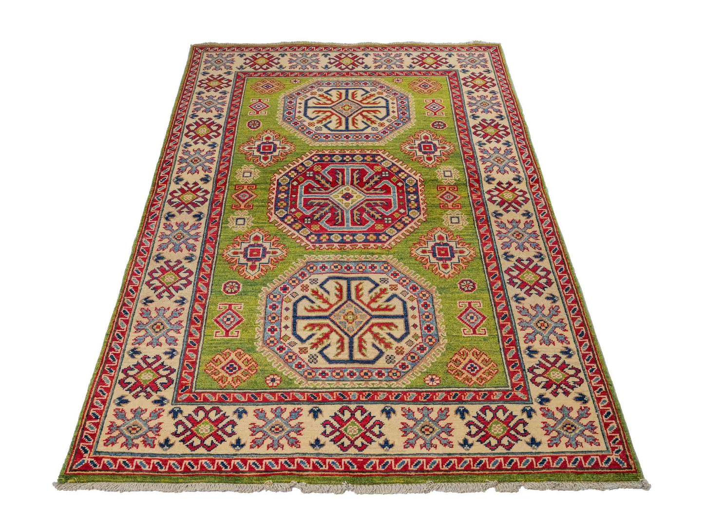 Feiner, handgeknüpfter Ziegler Kazak Chobi Orientteppich aus reiner Wolle mit geometrischem Medaillon-Muster von Khademi. Größe: 174 x 120 cm. Farbe: Grün. RB3-B1814. Ursprung: Afghanistan. Verkauf durch JUPITER Intl.
