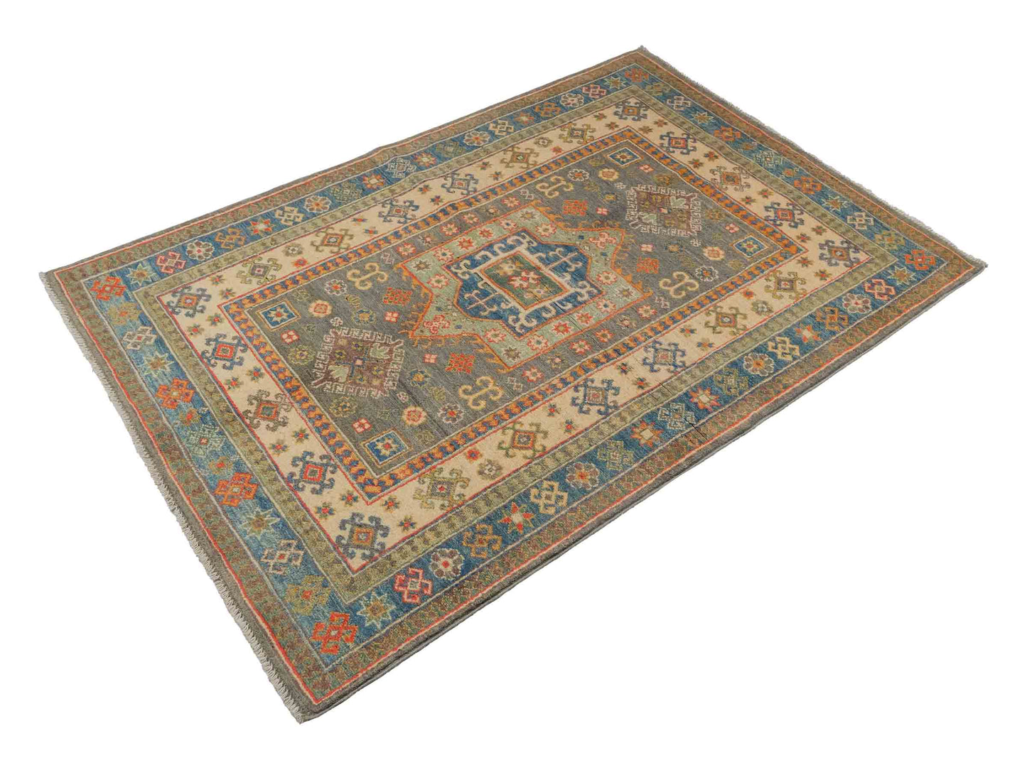 Feiner, handgeknüpfter Ziegler Kazak Chobi Orientteppich aus reiner Wolle mit geometrischem Medaillon-Muster von Khademi. Größe: 175 x 117 cm. Farbe: Beige, grau, blau. RB3-B456. Ursprung: Afghanistan. Verkauf durch JUPITER Intl.