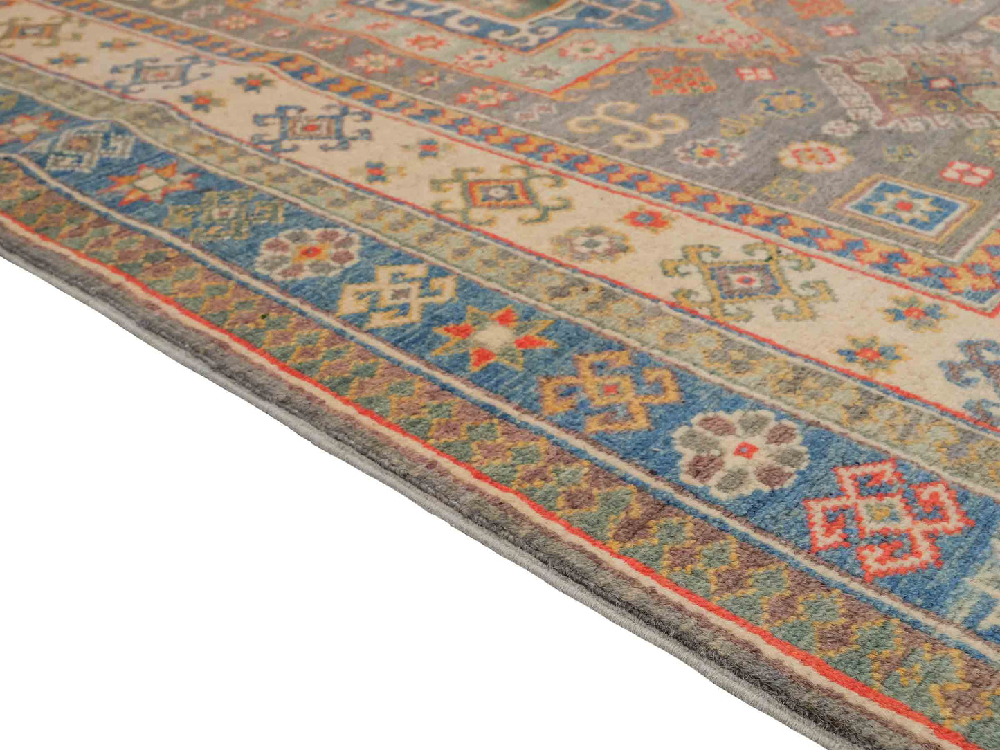 Feiner, handgeknüpfter Ziegler Kazak Chobi Orientteppich aus reiner Wolle mit geometrischem Medaillon-Muster von Khademi. Größe: 175 x 117 cm. Farbe: Beige, grau, blau. RB3-B456. Ursprung: Afghanistan. Verkauf durch JUPITER Intl.