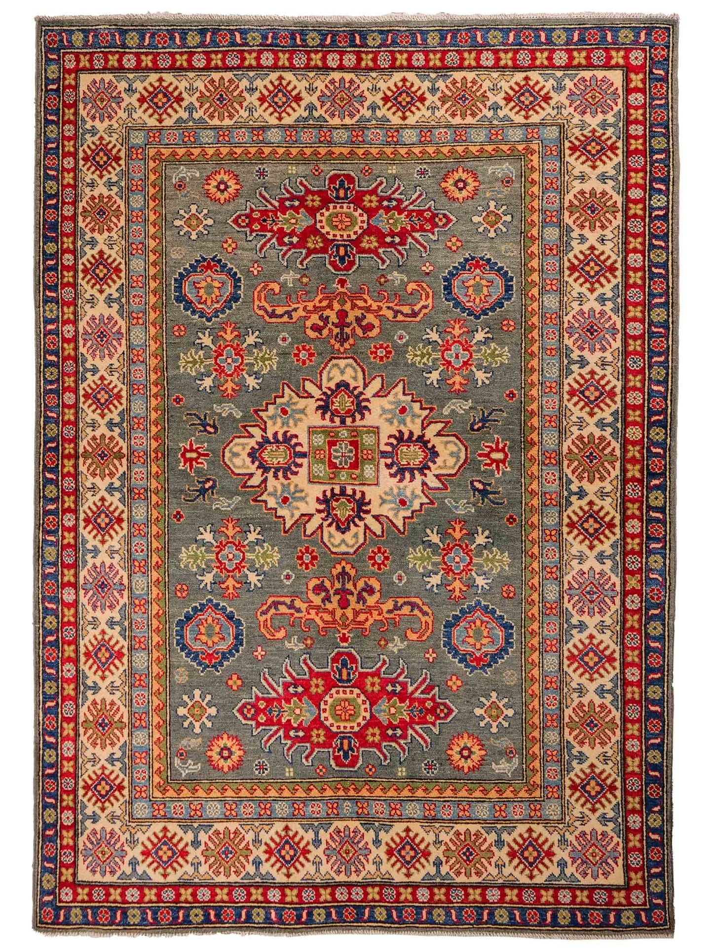 Feiner, handgeknüpfter Ziegler Kazak Chobi Orientteppich aus reiner Wolle mit geometrischem Medaillon-Muster von Khademi. Größe: 186 x 148 cm. Farbe: Grün, beige. RB3-B480. Ursprung: Afghanistan. Verkauf durch JUPITER Intl.