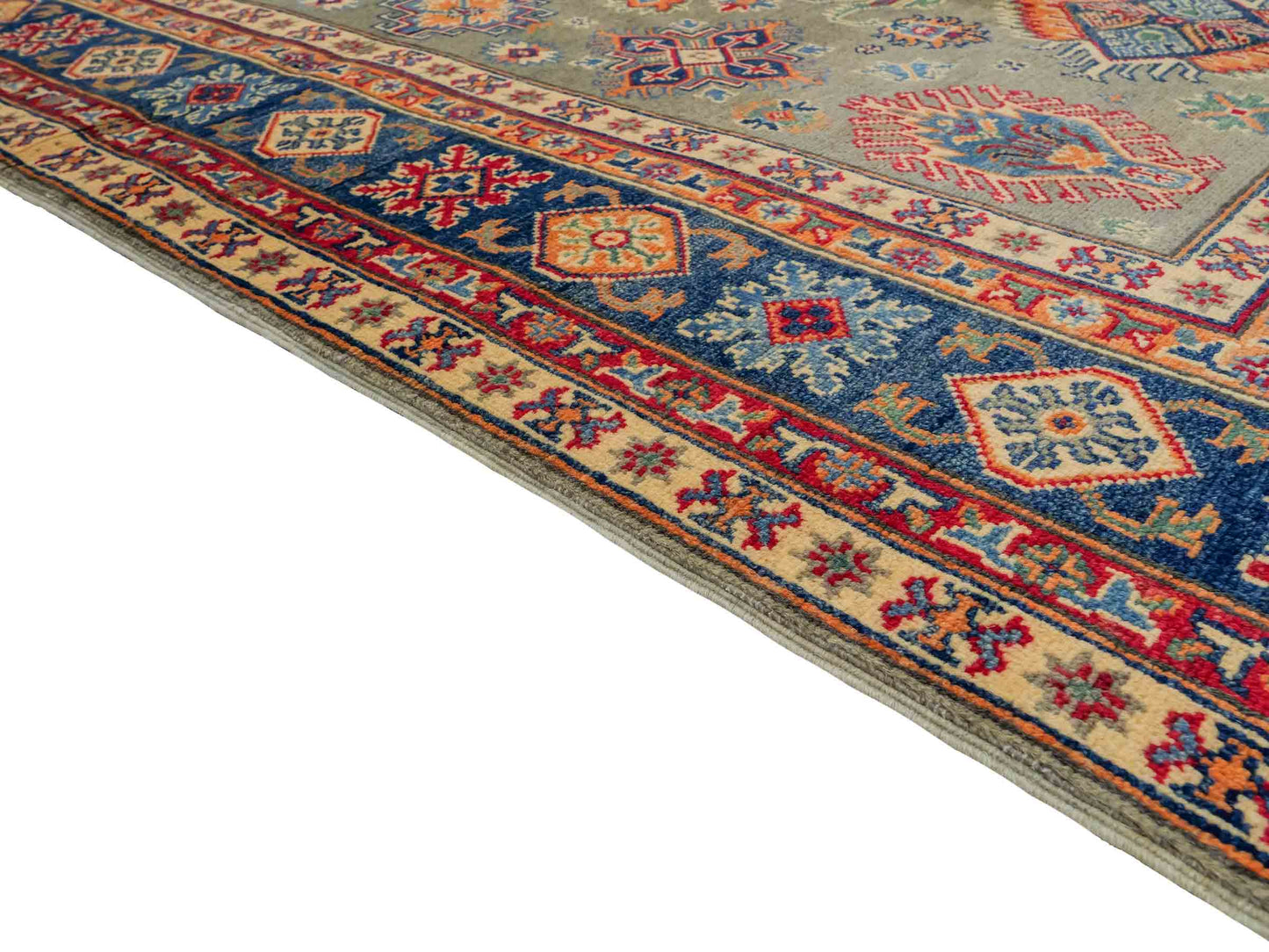Feiner, handgeknüpfter Ziegler Kazak Chobi Orientteppich aus reiner Wolle mit geometrischem Allover-Muster von Khademi. Größe: 205 x 144 cm. Farbe: Grün. RB3-B1810. Ursprung: Afghanistan. Verkauf durch JUPITER Intl.