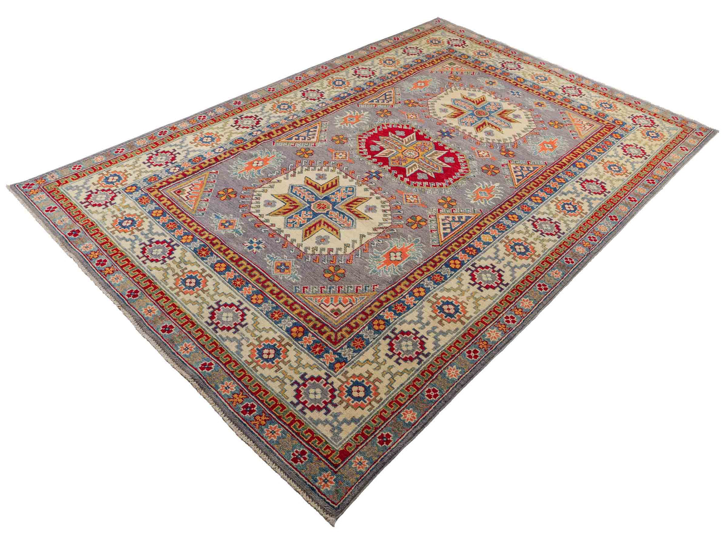 Feiner, handgeknüpfter Ziegler Kazak Chobi Orientteppich aus reiner Wolle mit geometrischem Medaillon-Muster von Khademi. Größe: 271 x 181 cm. Farbe: Grau. RB3-B508. Ursprung: Afghanistan. Verkauf durch JUPITER Intl.