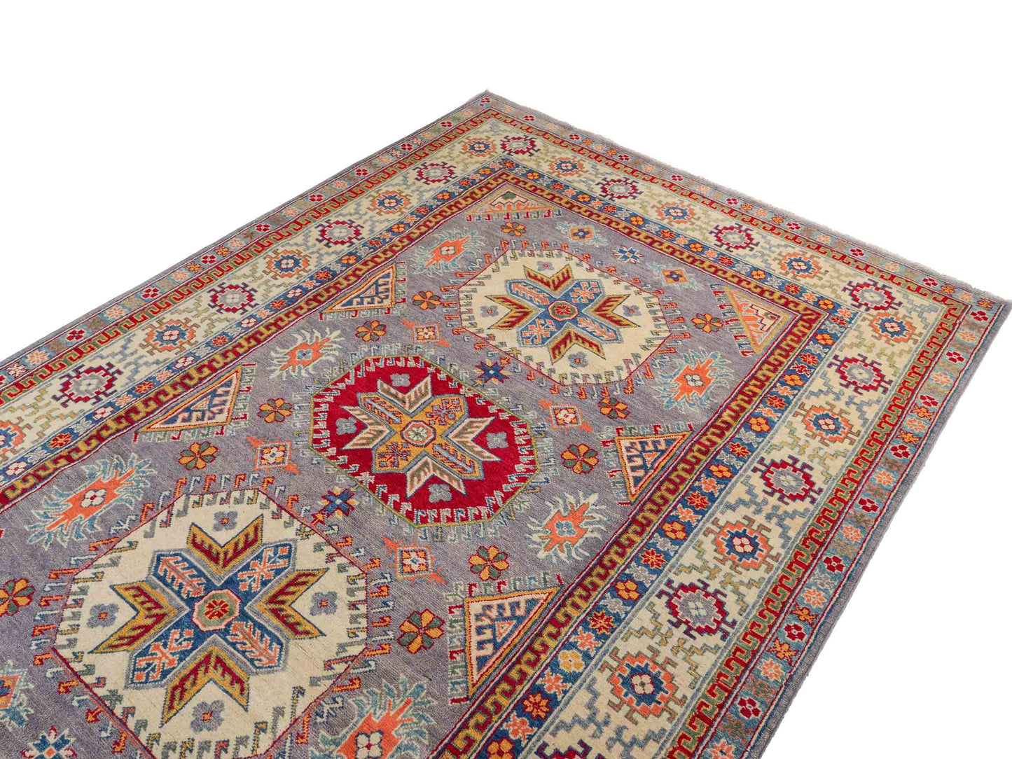Feiner, handgeknüpfter Ziegler Kazak Chobi Orientteppich aus reiner Wolle mit geometrischem Medaillon-Muster von Khademi. Größe: 271 x 181 cm. Farbe: Grau. RB3-B508. Ursprung: Afghanistan. Verkauf durch JUPITER Intl.