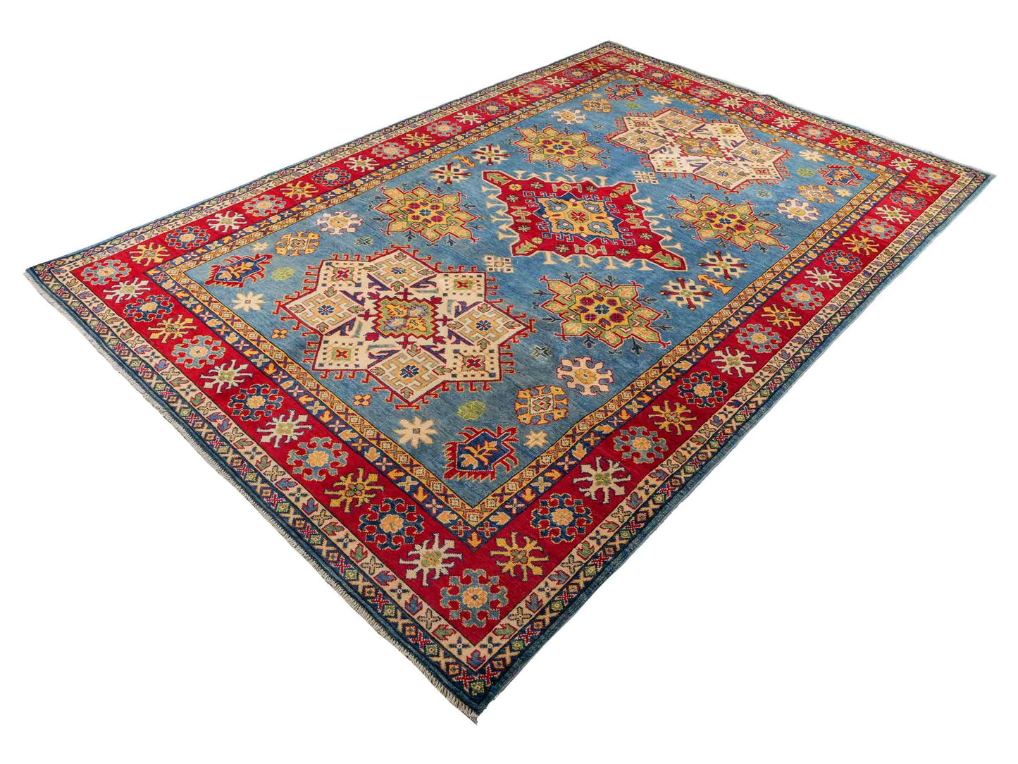 Feiner, handgeknüpfter Ziegler Kazak Chobi Orientteppich aus reiner Wolle mit geometrischem Medaillon-Muster von Khademi. Größe: 292 x 196 cm. Farbe: Blau, rot. RB3-B281. Ursprung: Afghanistan. Verkauf durch JUPITER Intl.