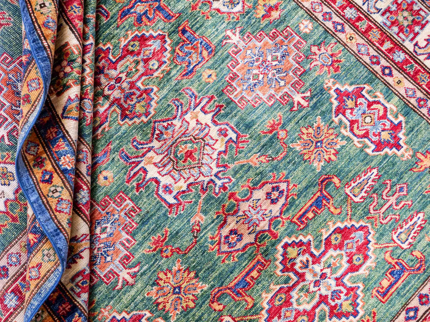 Handgeknüpfter, afghanischer Ziegler Orientteppich aus Wolle von Khademi. Größe: 206 x 150 cm. Farbe: Grün. Verkauf durch JUPITER Intl.