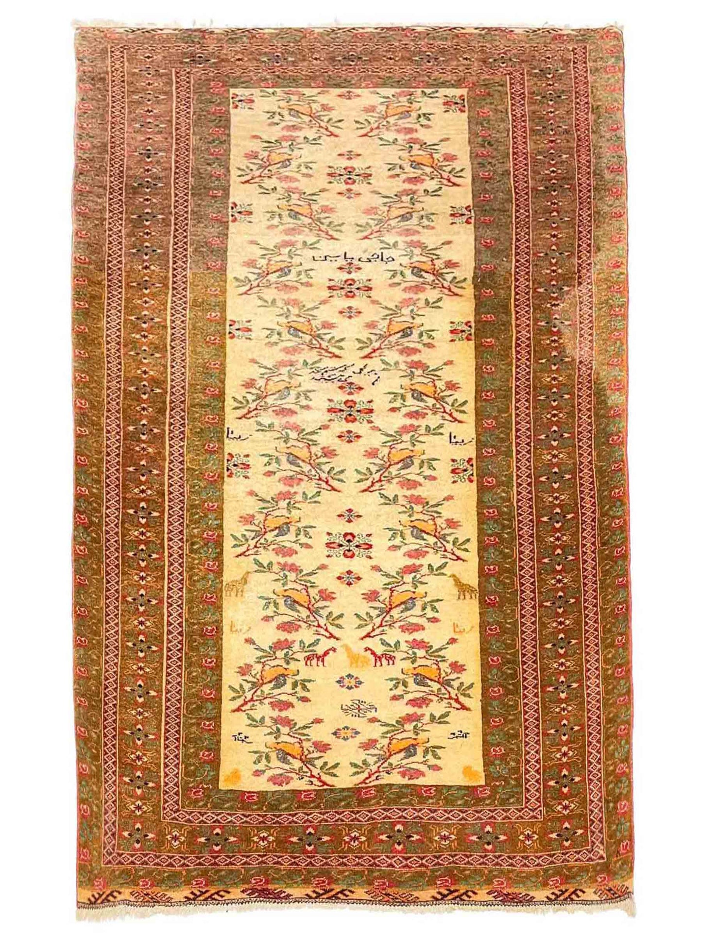 Antiker Mashhad aus reiner Wolle. Handgeknüpft. Ursprung Iran / Persien. Größe: 181 x 110 cm. Hauptfarben: Braun, Gelb, Gold mit roten und grünen Akzenten. Vertrieb durch JUPITER Intl / Khademi.