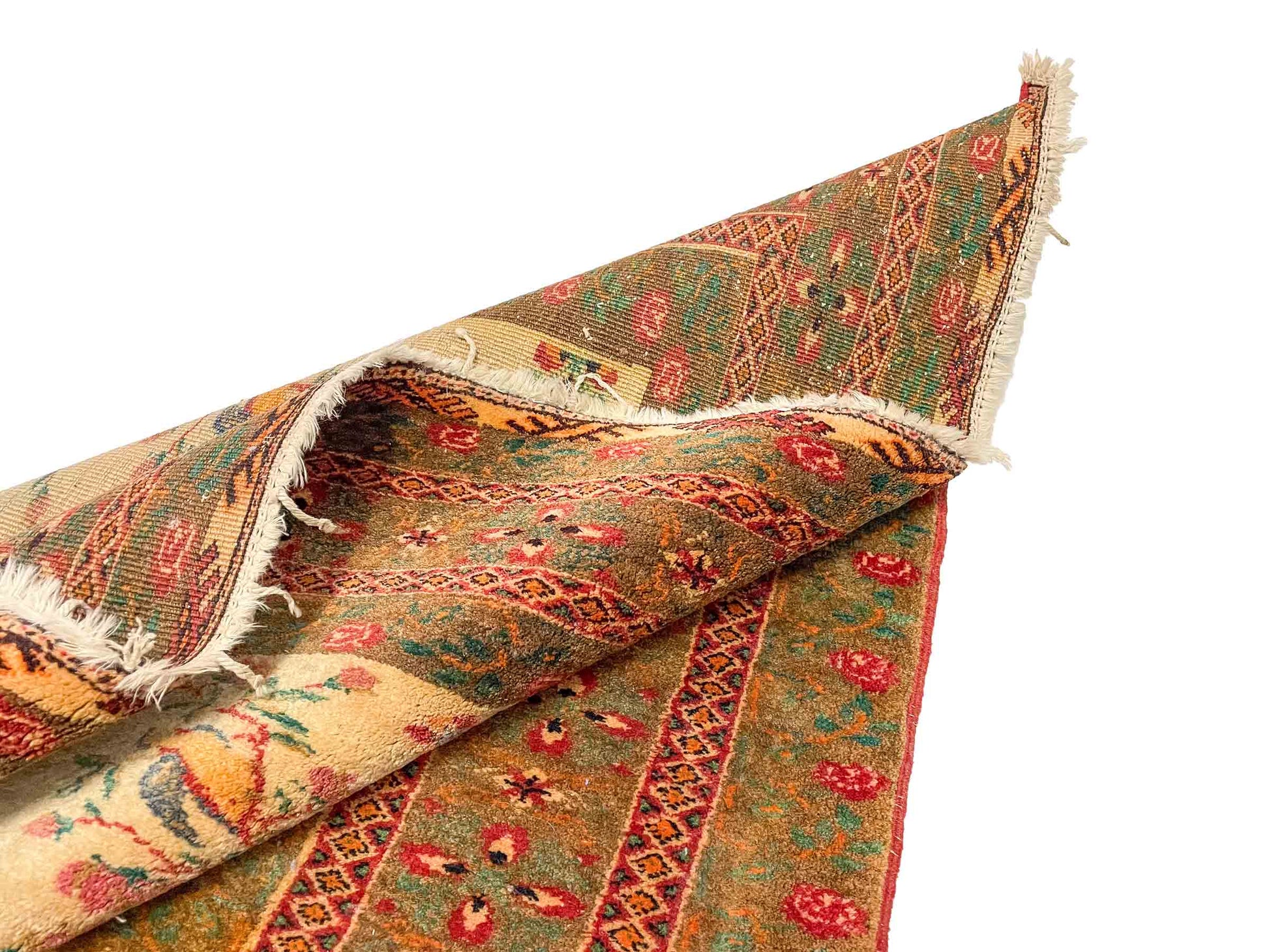 Antiker Mashhad aus reiner Wolle. Handgeknüpft. Ursprung Iran / Persien. Größe: 181 x 110 cm. Hauptfarben: Braun, Gelb, Gold mit roten und grünen Akzenten. Vertrieb durch JUPITER Intl / Khademi.