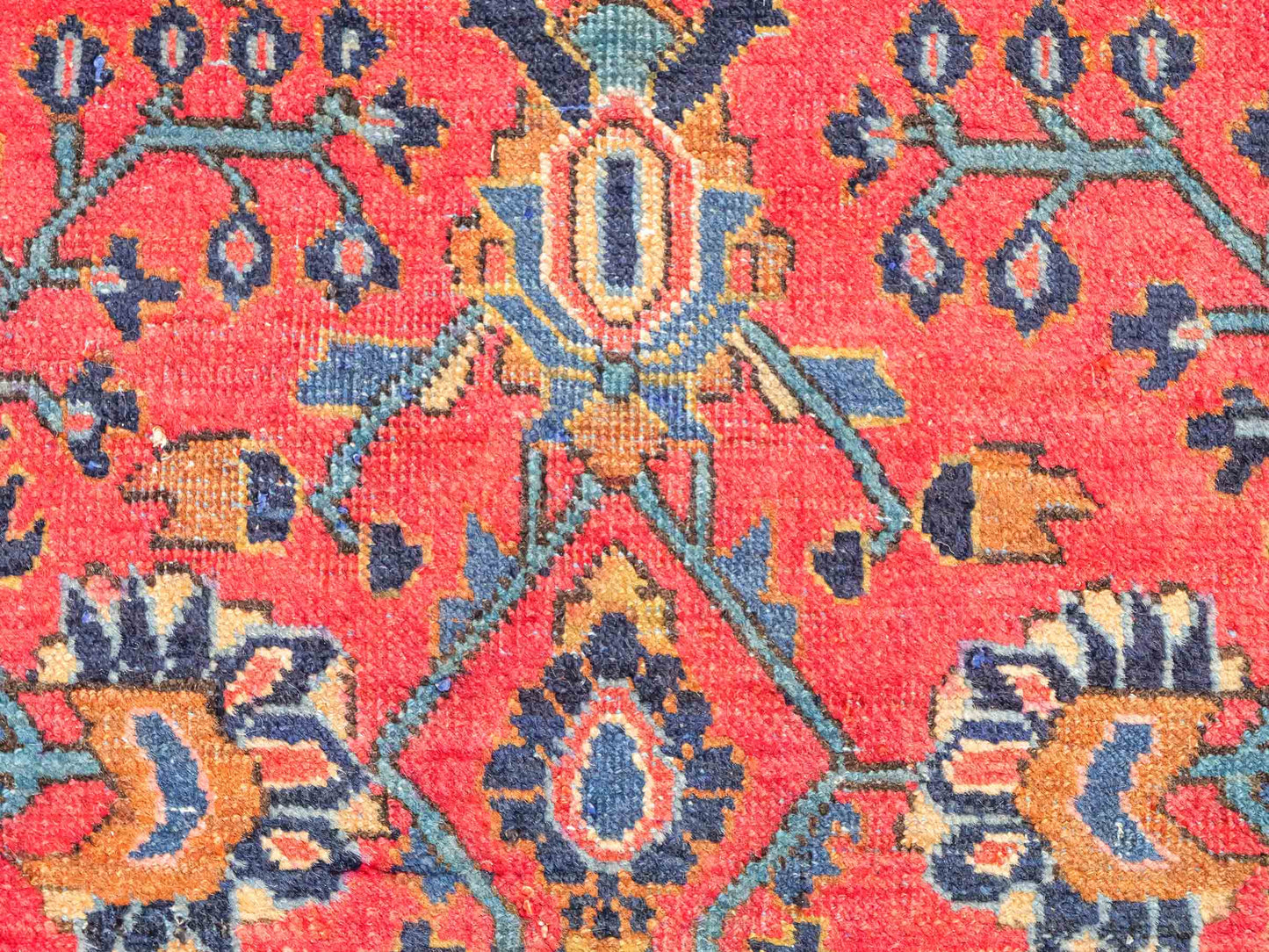 Feiner, handgeknüpfter, antiker Sarough Perserteppich aus Wolle von Khademi. Farbe: Rot. Größe: 207 x 137 cm. Vertrieb durch JUPITER Intl.