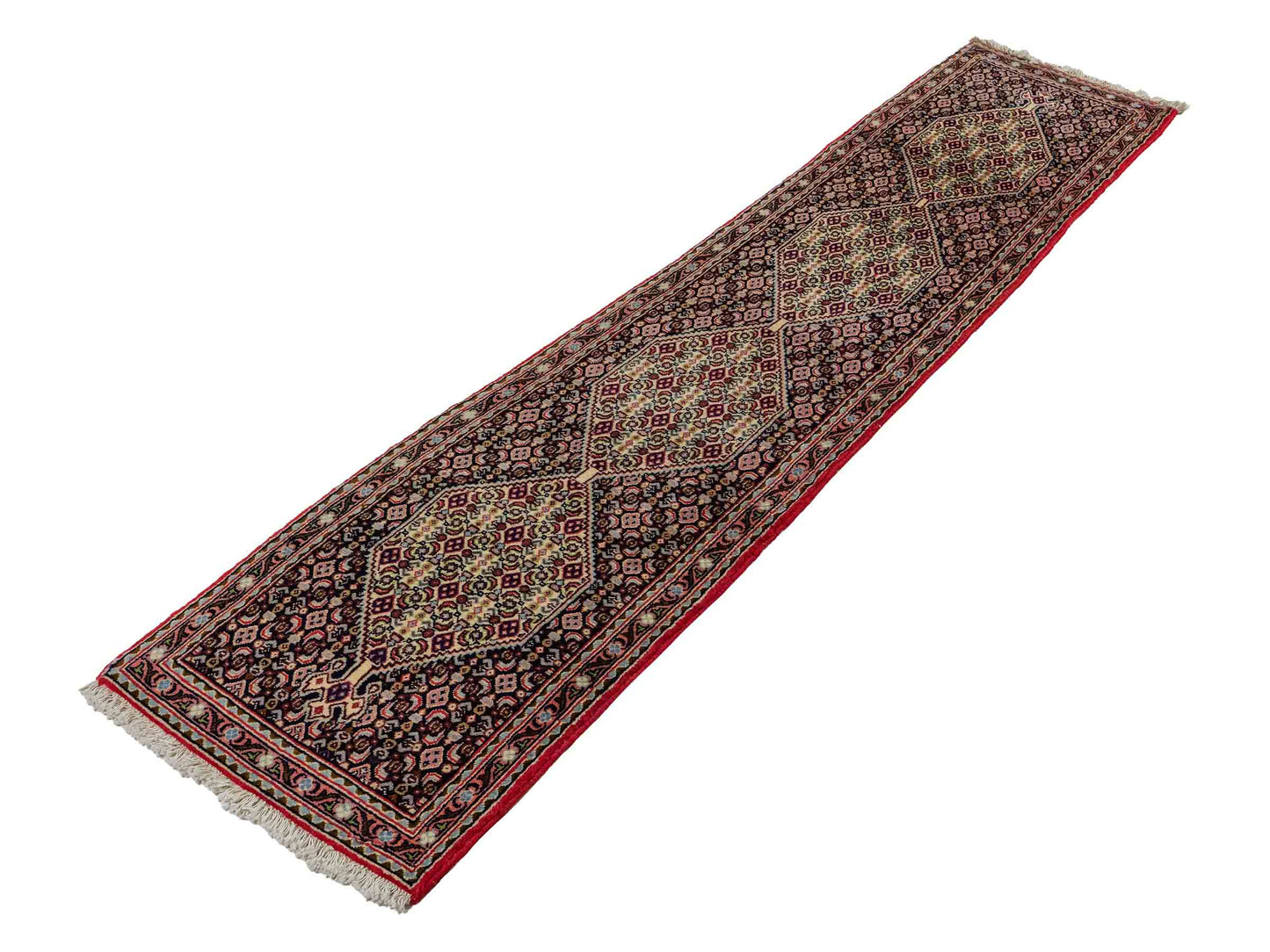 Feiner, handgeknüpfter Bidjar Perserteppich von Khademi. Farbe: Schwarz, rot. Größe: 238 x 50 cm. Vertrieb durch JUPITER Intl.