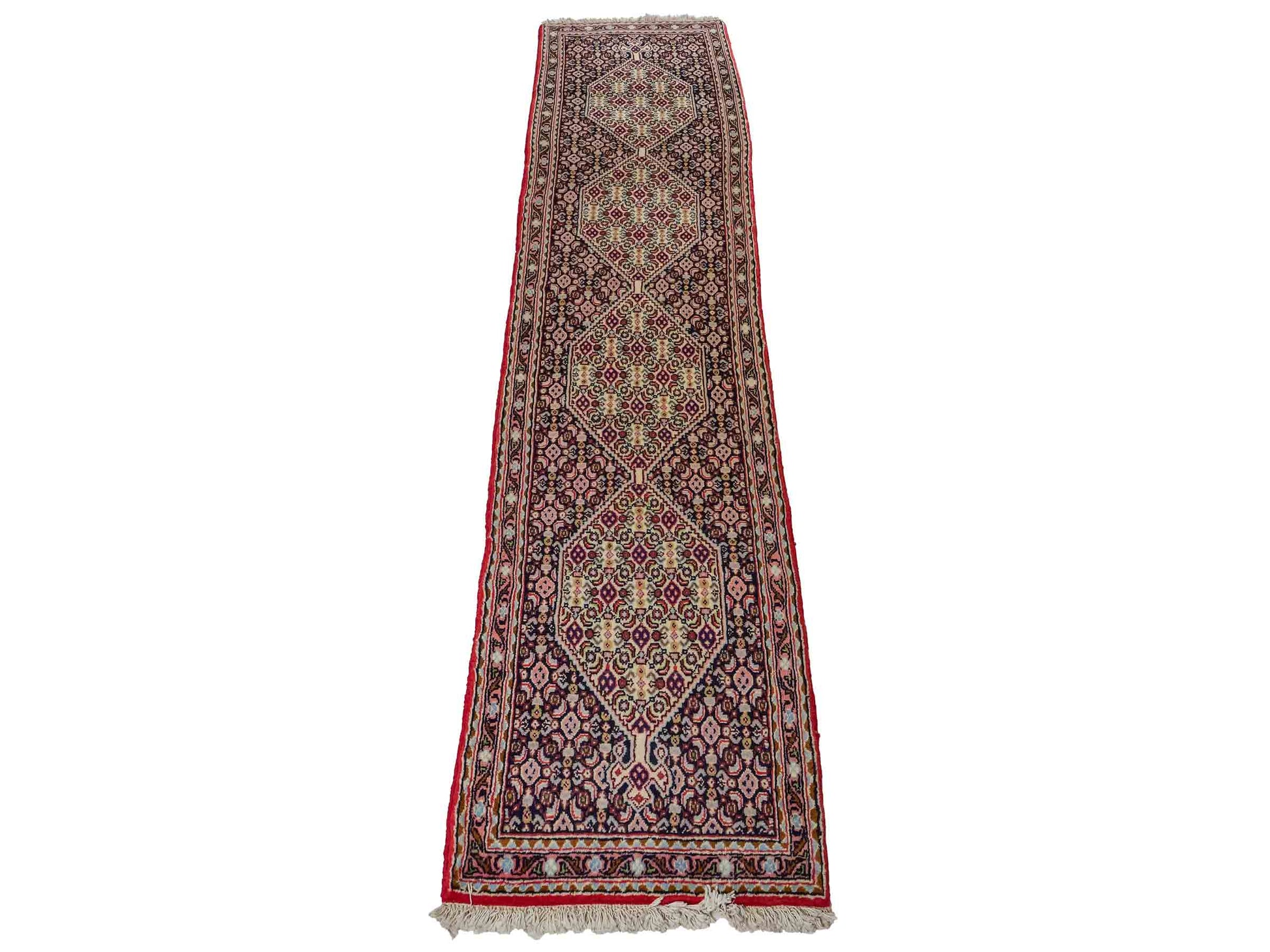 Feiner, handgeknüpfter Bidjar Perserteppich von Khademi. Farbe: Schwarz, rot. Größe: 238 x 50 cm. Vertrieb durch JUPITER Intl.