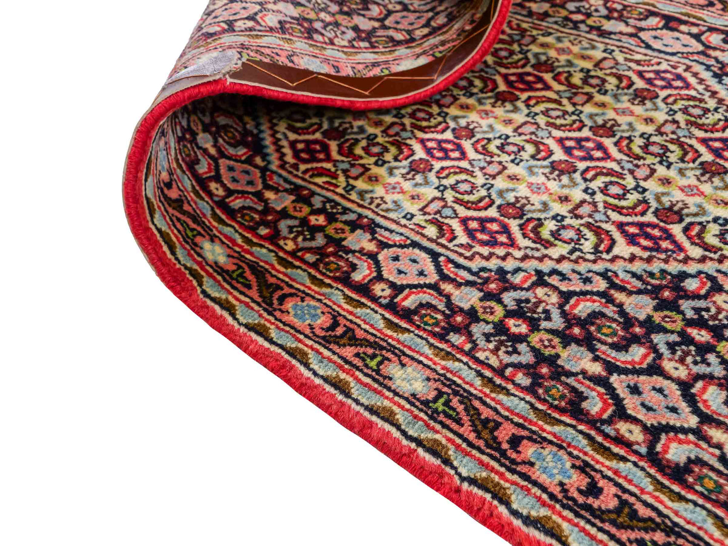 Feiner, handgeknüpfter Bidjar Perserteppich von Khademi. Farbe: Schwarz, rot. Größe: 238 x 50 cm. Vertrieb durch JUPITER Intl.