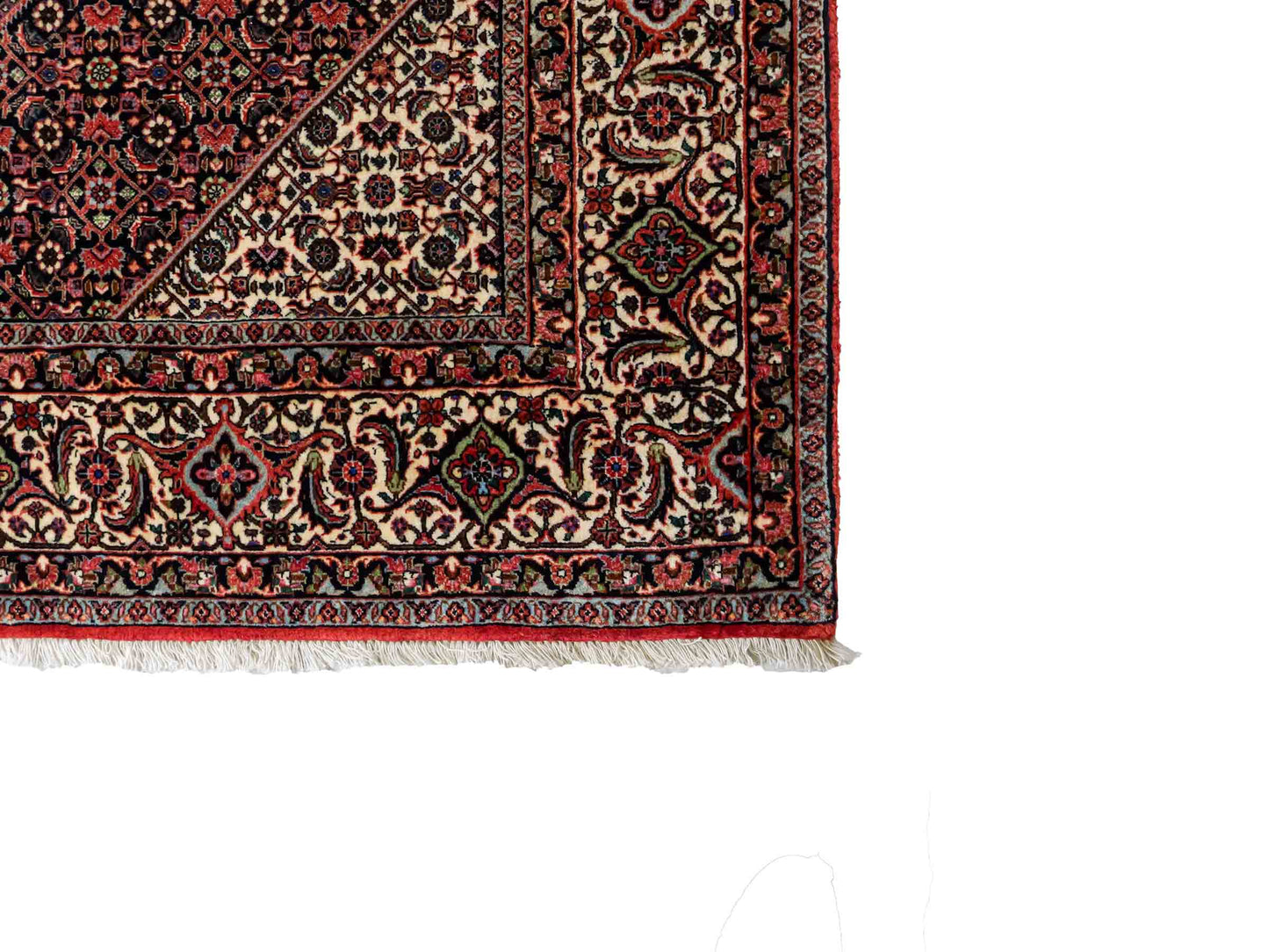 Sehr feiner, handgeknüpfter Bidjar Perserteppich aus reiner Wolle mit geometrischem Medaillon von Khademi. Größe: 306 x 200 cm. Farbe: Rot, creme. RB3-38. Ursprung: Iran / Persien. Verkauf durch JUPITER Intl.