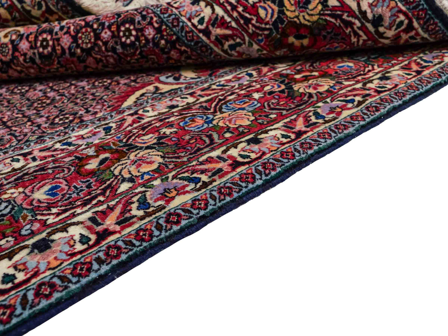 Sehr feiner, handgeknüpfter Bidjar Perserteppich von Khademi. Farbe: Schwarz, blau, rot. Größe: 3,07 x 2,03 m. Vertrieb durch JUPITER Intl.