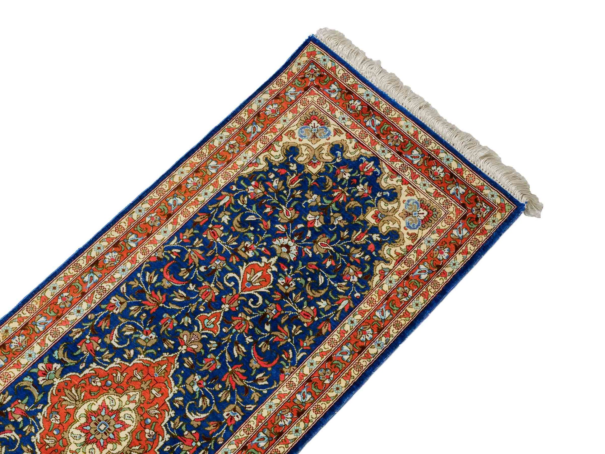 Sehr feiner, handgeknüpfter Ghom Perserteppich von Khademi aus Seide, blau, orange. 117x39 cm. Verkauf durch Jupiter Intl.