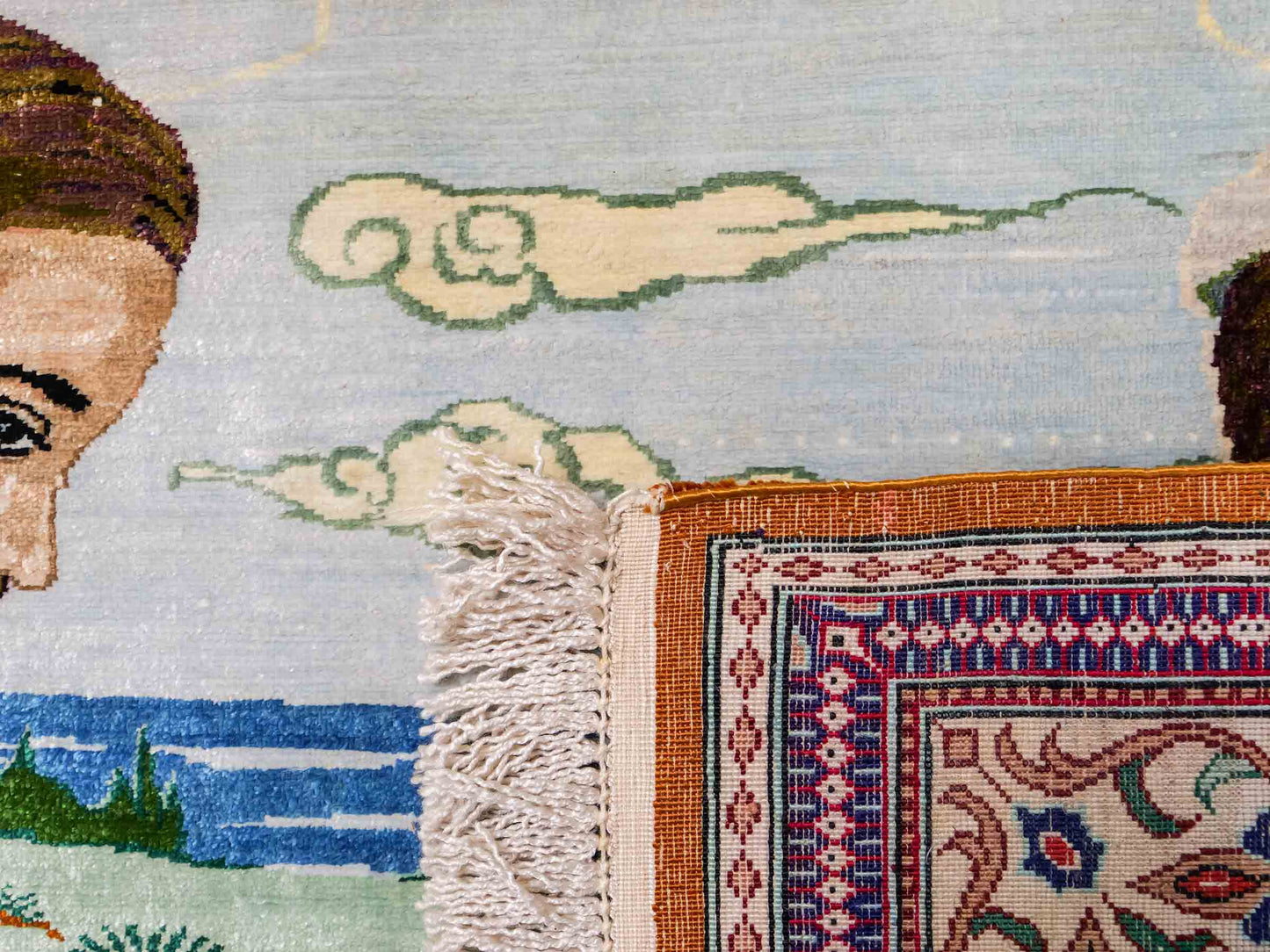 Sehr feiner, handgeknüpfter Khademi Ghom Perserteppich aus Seide, creme. 118x83 cm. Vertrieb durch Jupiter Intl.