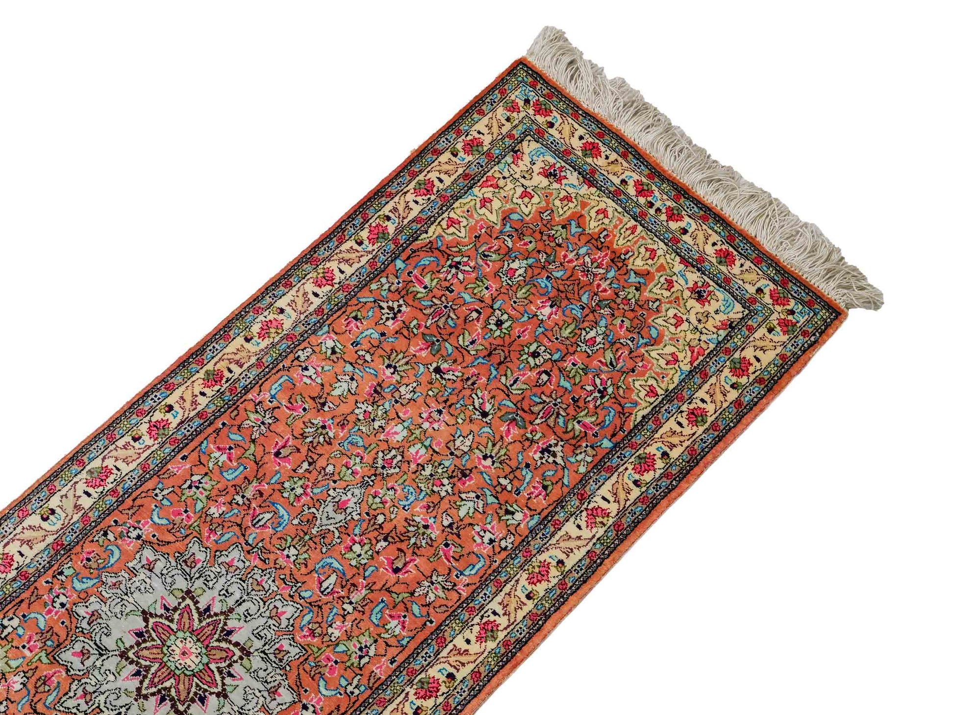 Sehr feiner, handgeknüpfter Ghom Perserteppich von Khademi aus Seide, orange. 124x39 cm. Verkauf durch Jupiter Intl.